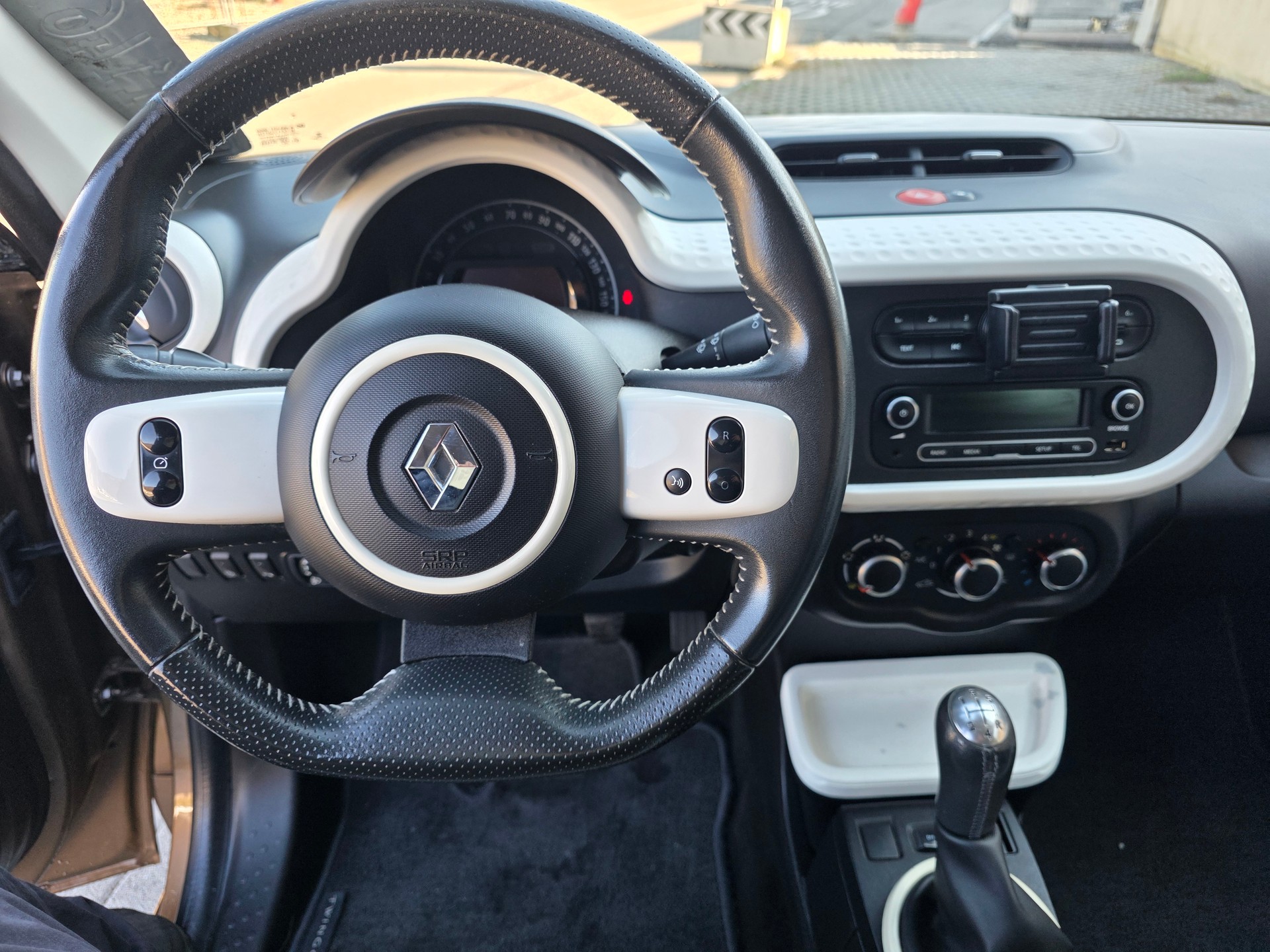RENAULT Twingo 1.0 Life Frisch ab Mfk neue sommerreifen-image-4