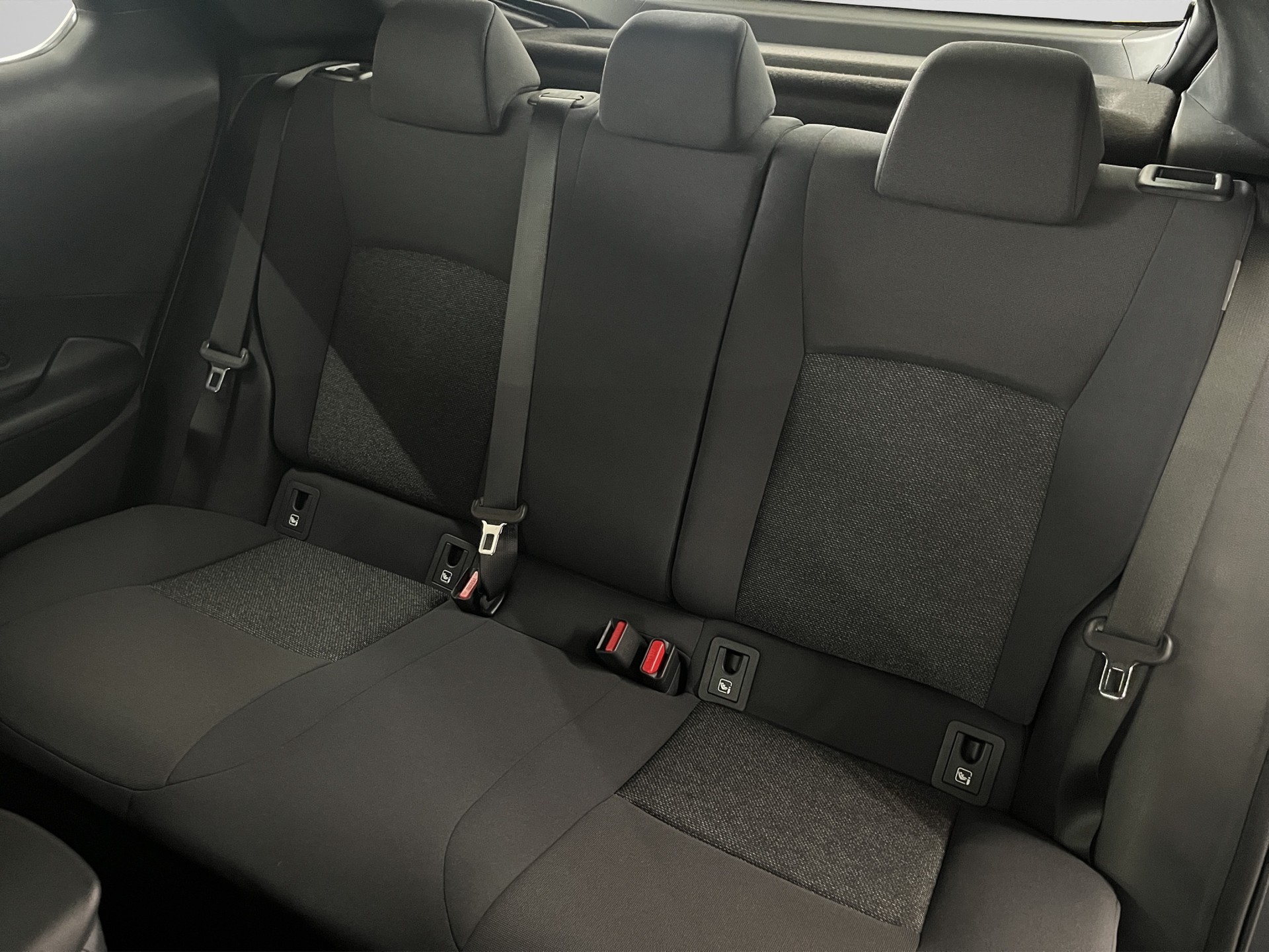 TOYOTA C-HR 1.8 HEV Comfort-image-12