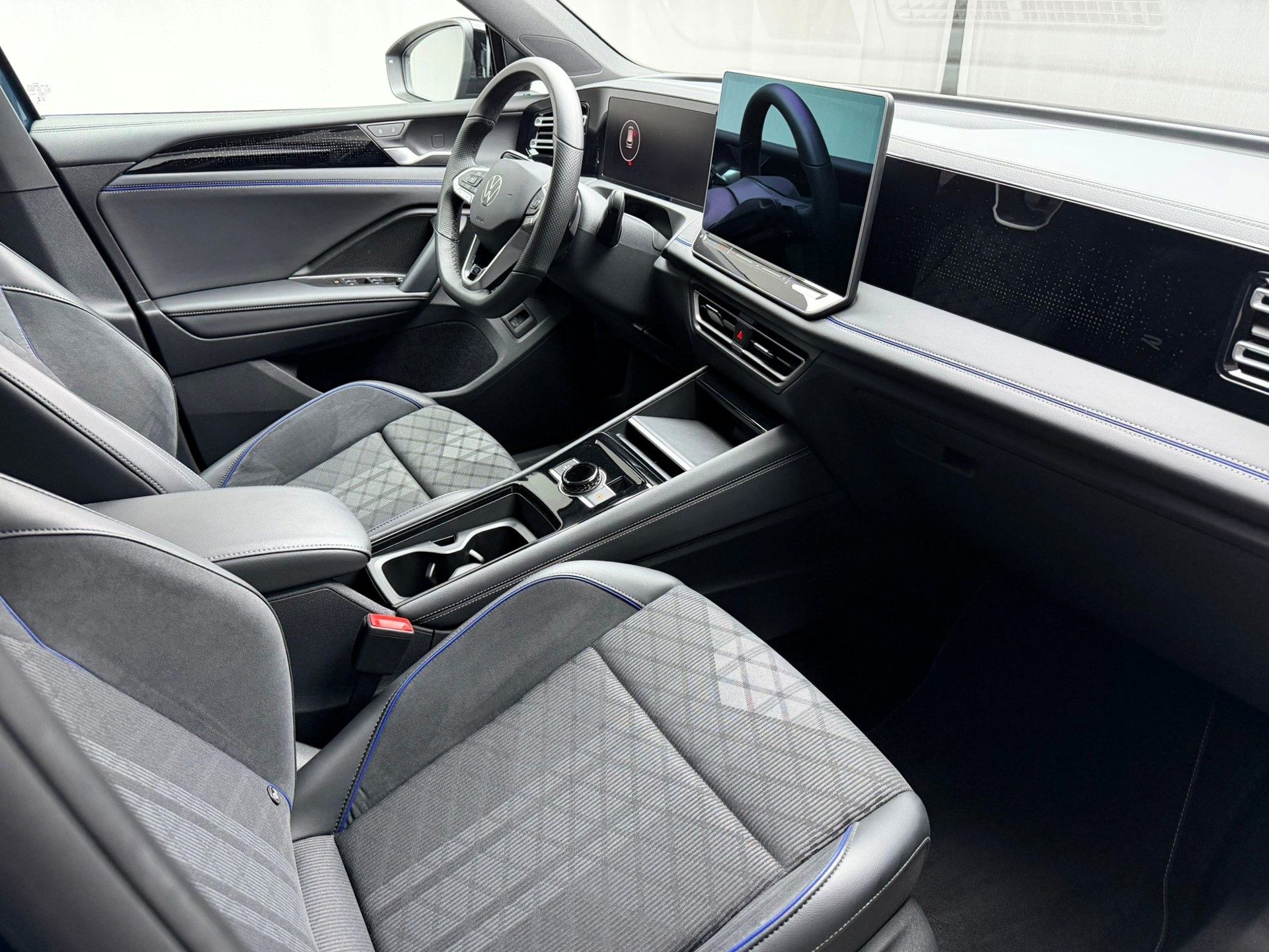 VW Tiguan 2.0 TSI DSG R-Line 4Motion-image-14