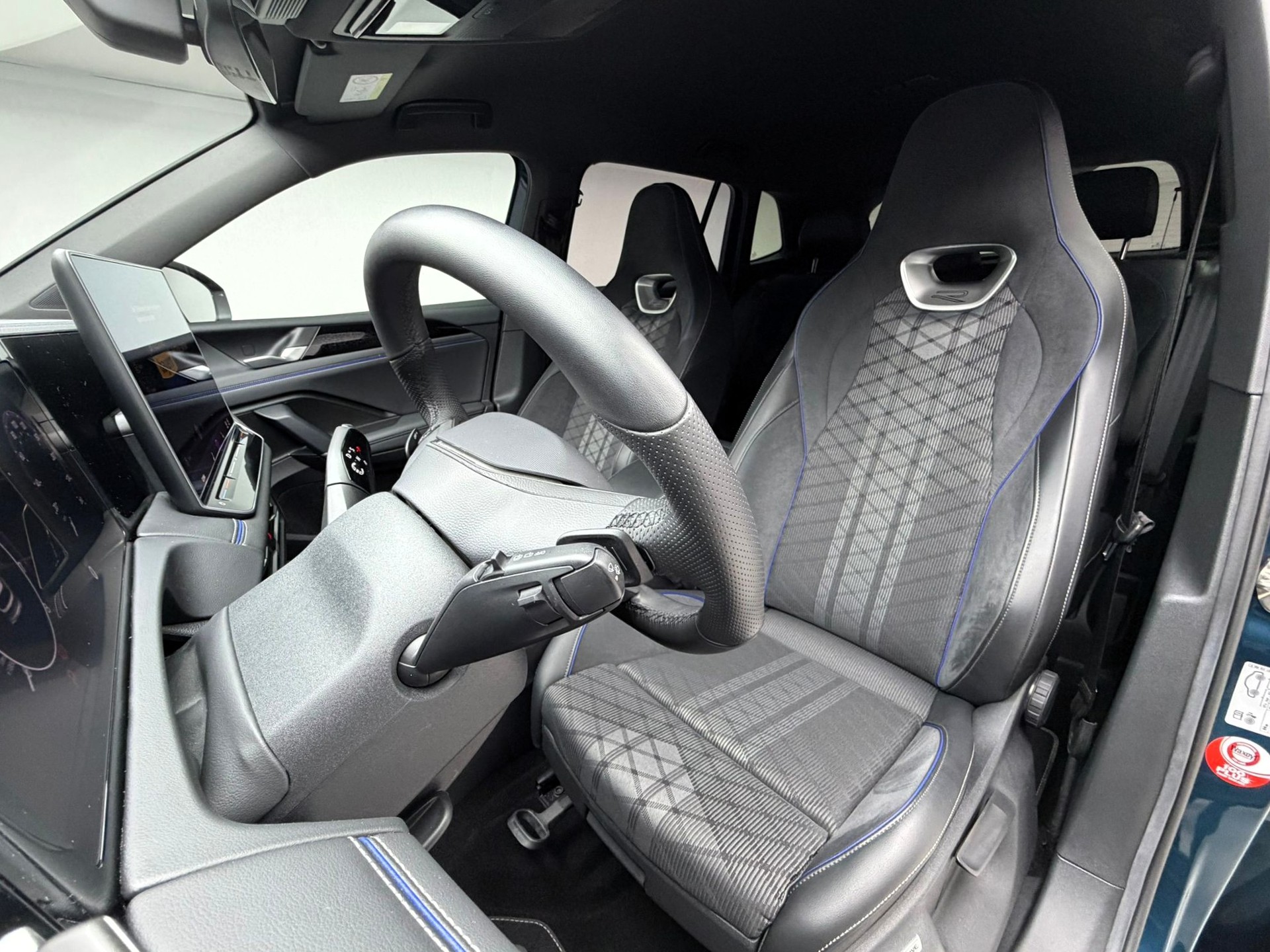 VW Tiguan 2.0 TSI DSG R-Line 4Motion-image-17