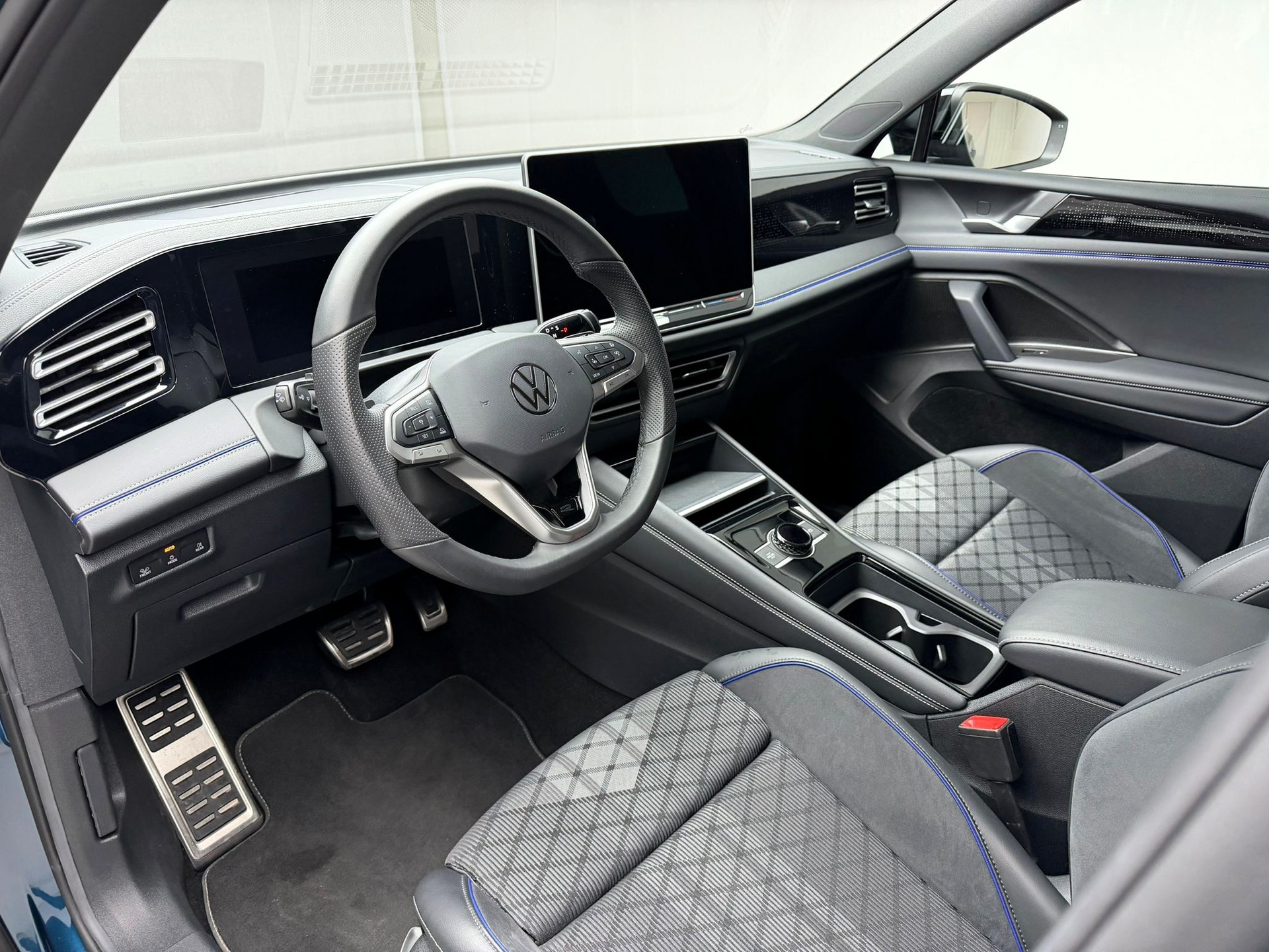 VW Tiguan 2.0 TSI DSG R-Line 4Motion-image-12