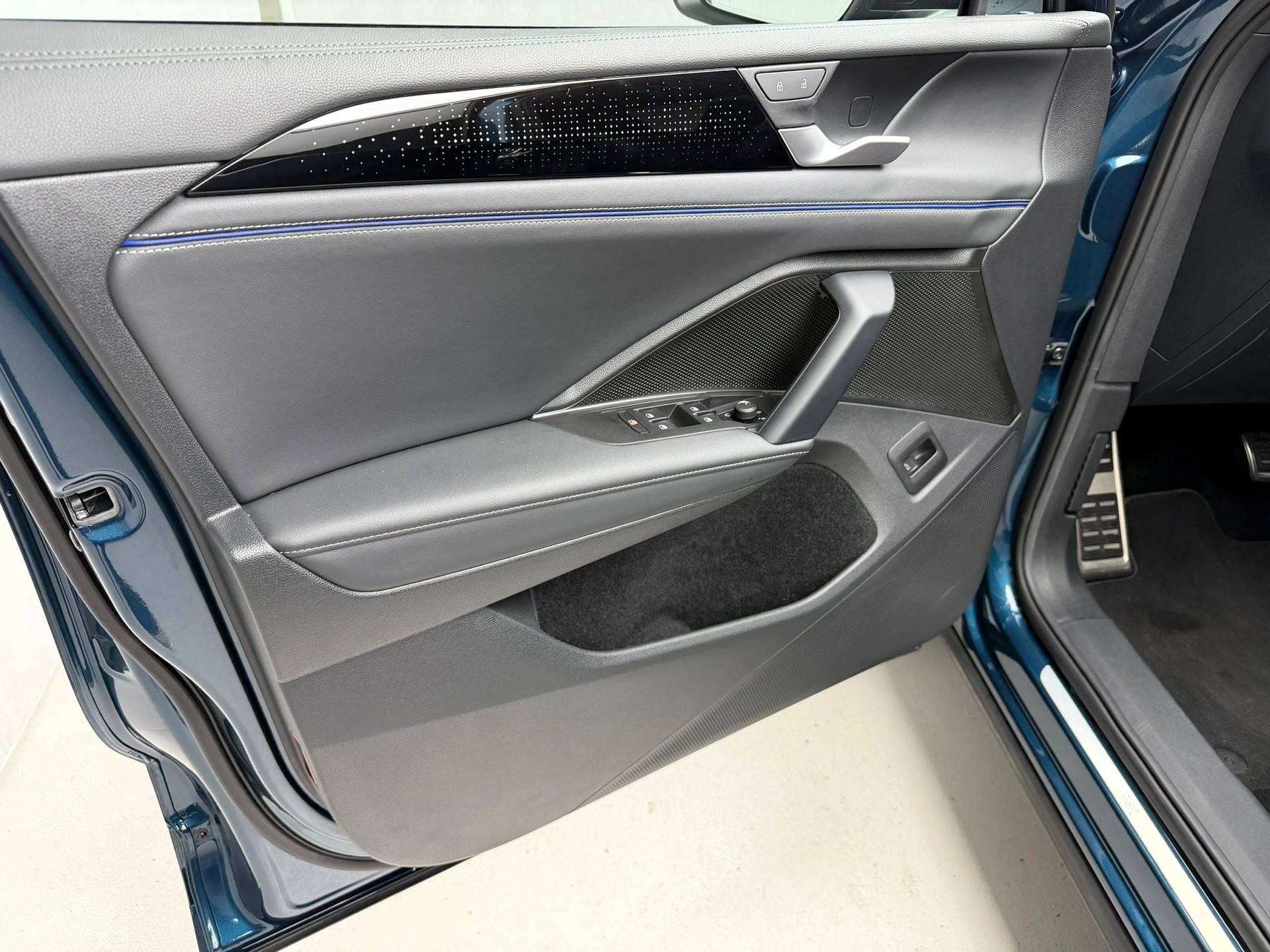 VW Tiguan 2.0 TSI DSG R-Line 4Motion-image-22