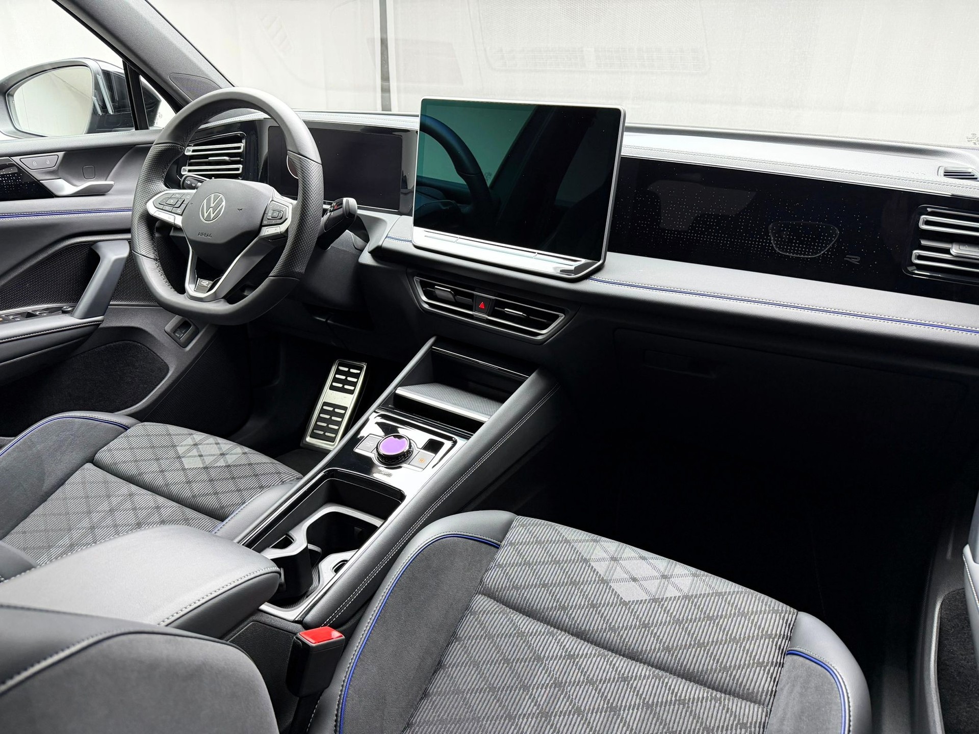 VW Tiguan 2.0 TSI DSG R-Line 4Motion-image-13