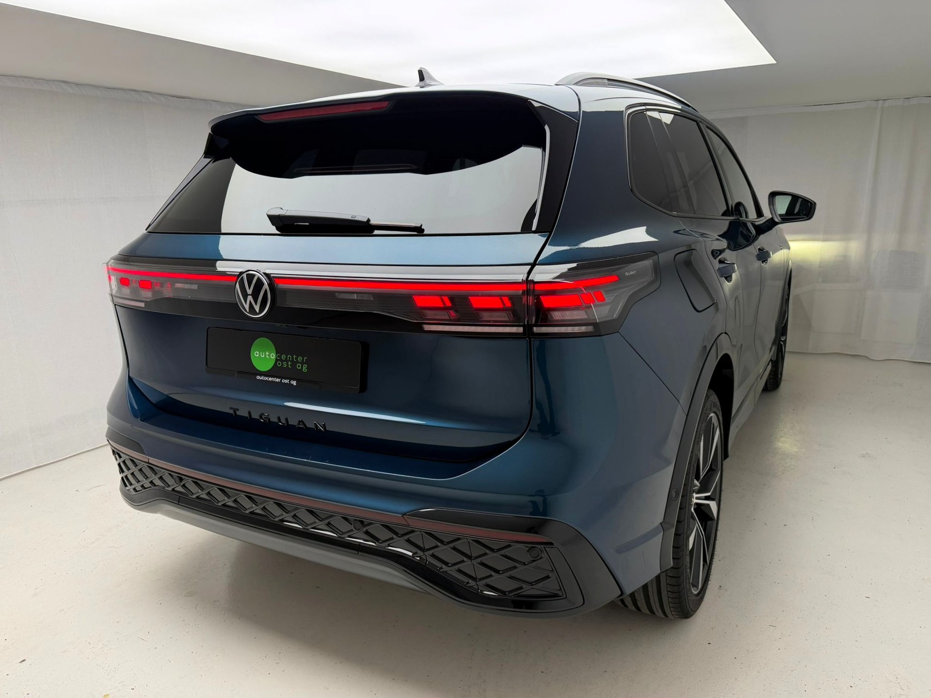 VW Tiguan 2.0 TSI DSG R-Line 4Motion-showroom-element-3