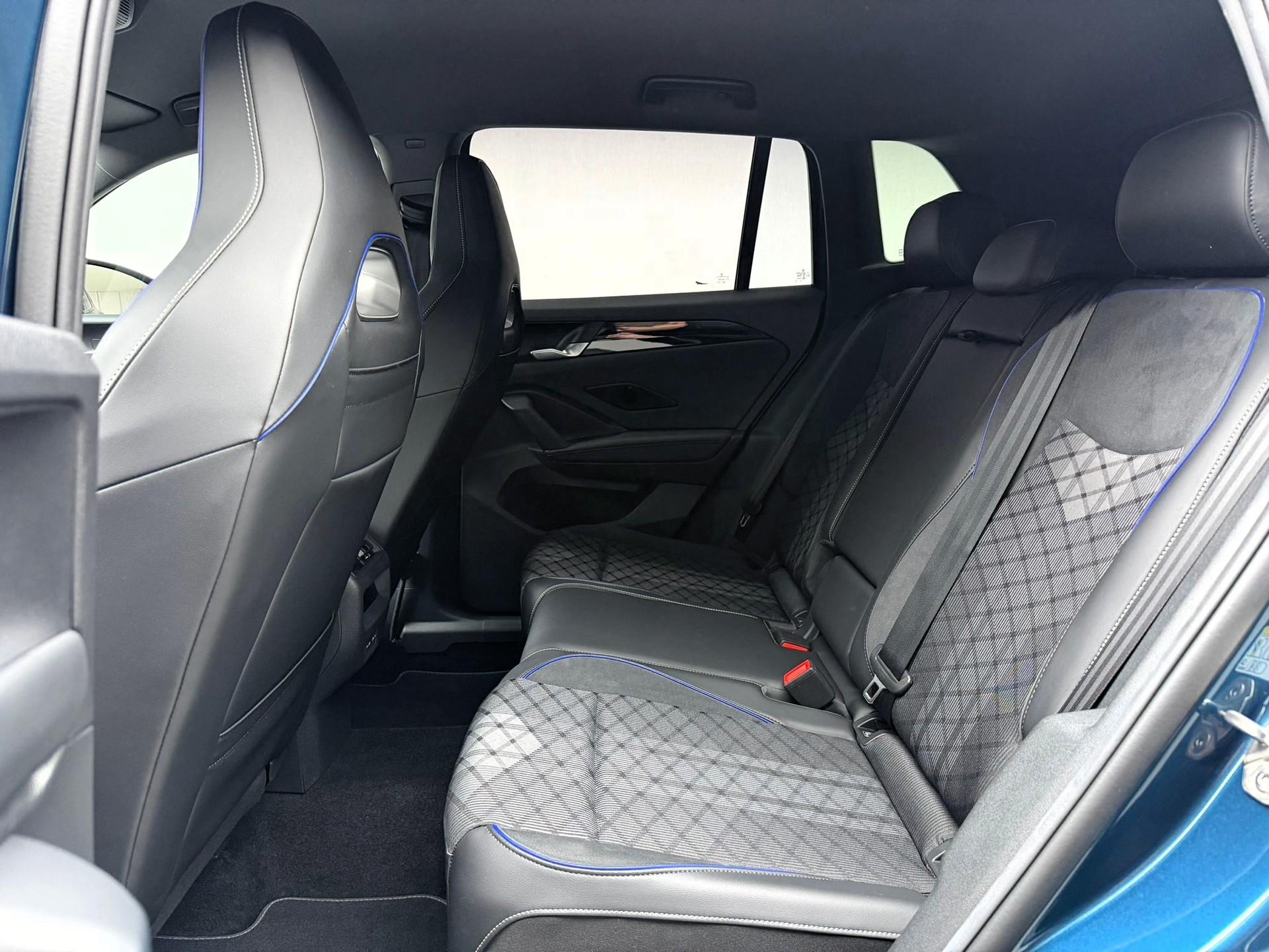 VW Tiguan 2.0 TSI DSG R-Line 4Motion-image-16