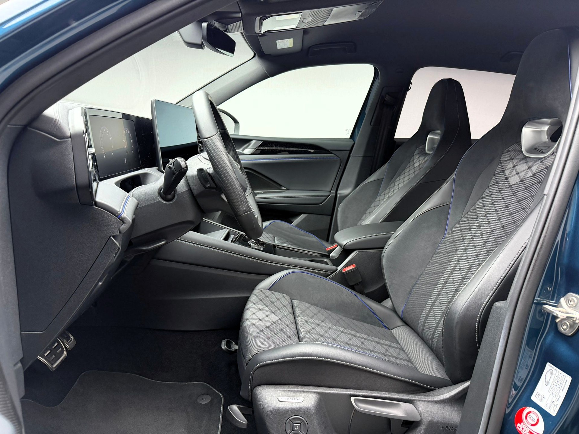 VW Tiguan 2.0 TSI DSG R-Line 4Motion-image-15