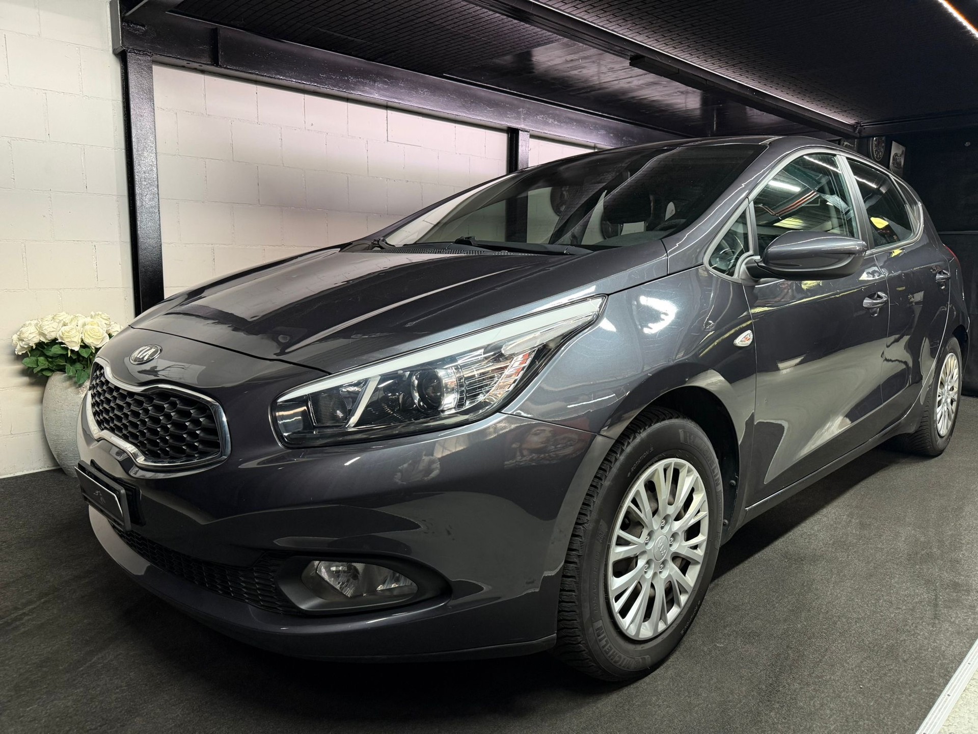 KIA Cee'd 1.4 16V _seven-image-1