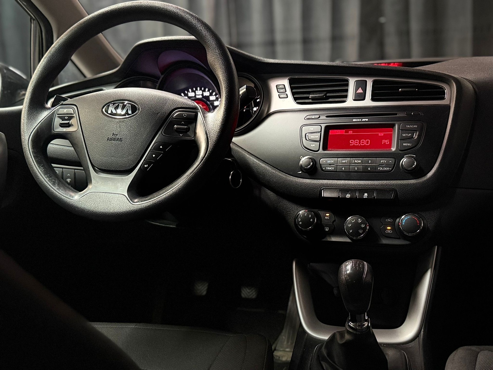 KIA Cee'd 1.4 16V _seven-image-11