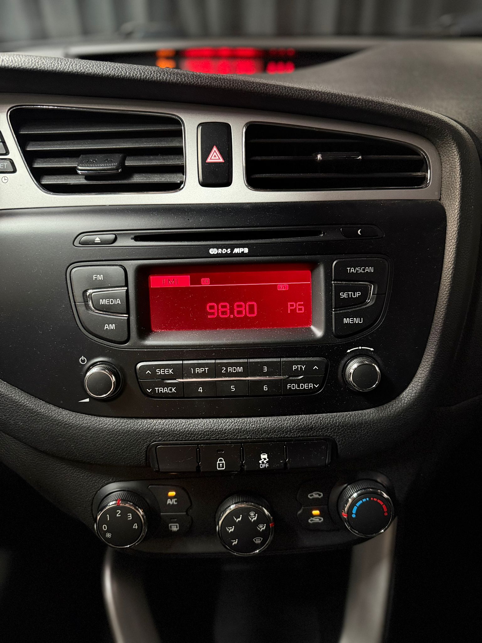 KIA Cee'd 1.4 16V _seven-image-16