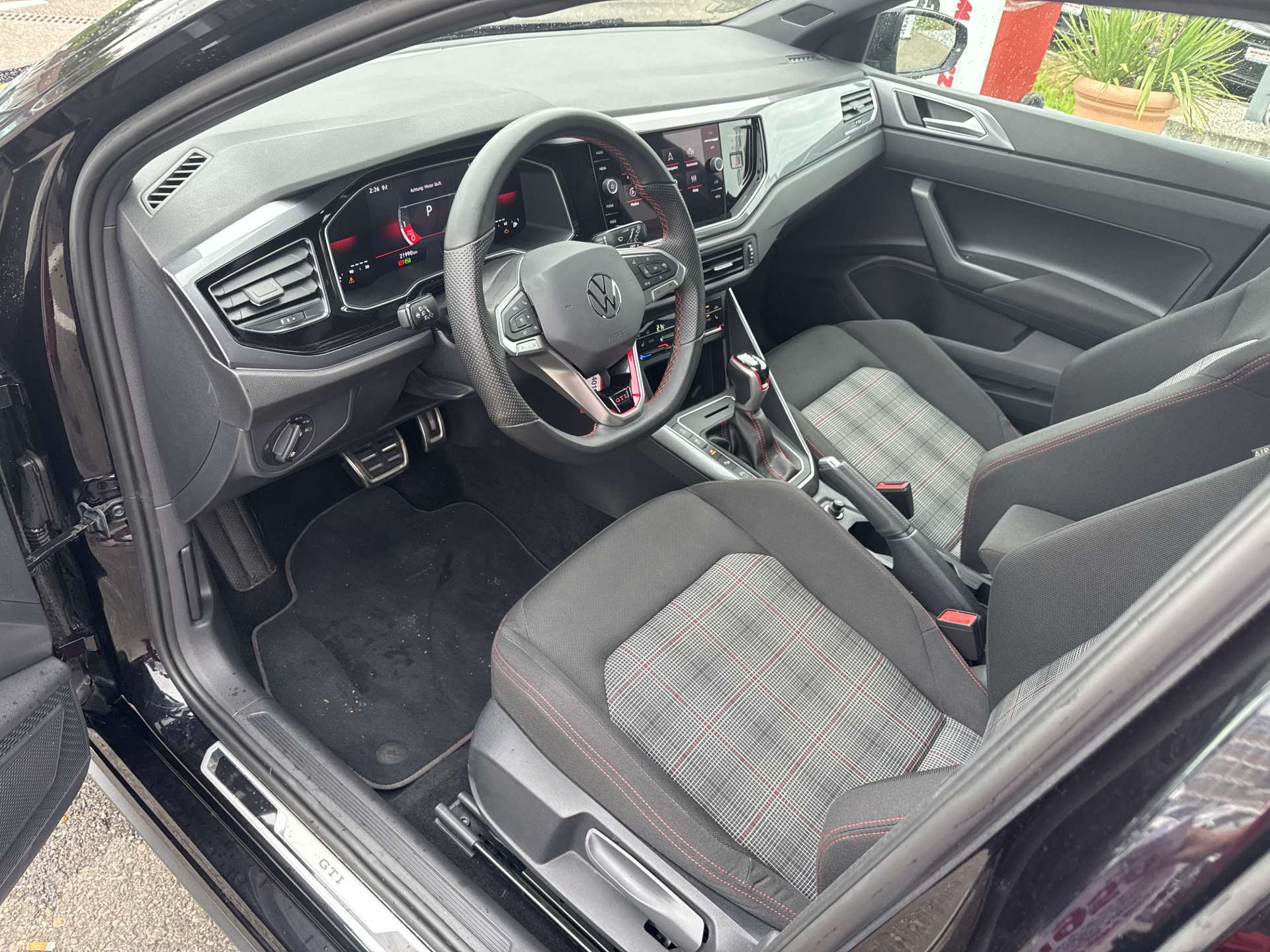 VW Polo 2.0 TSi GTi 207PS DSG-Automat-image-5