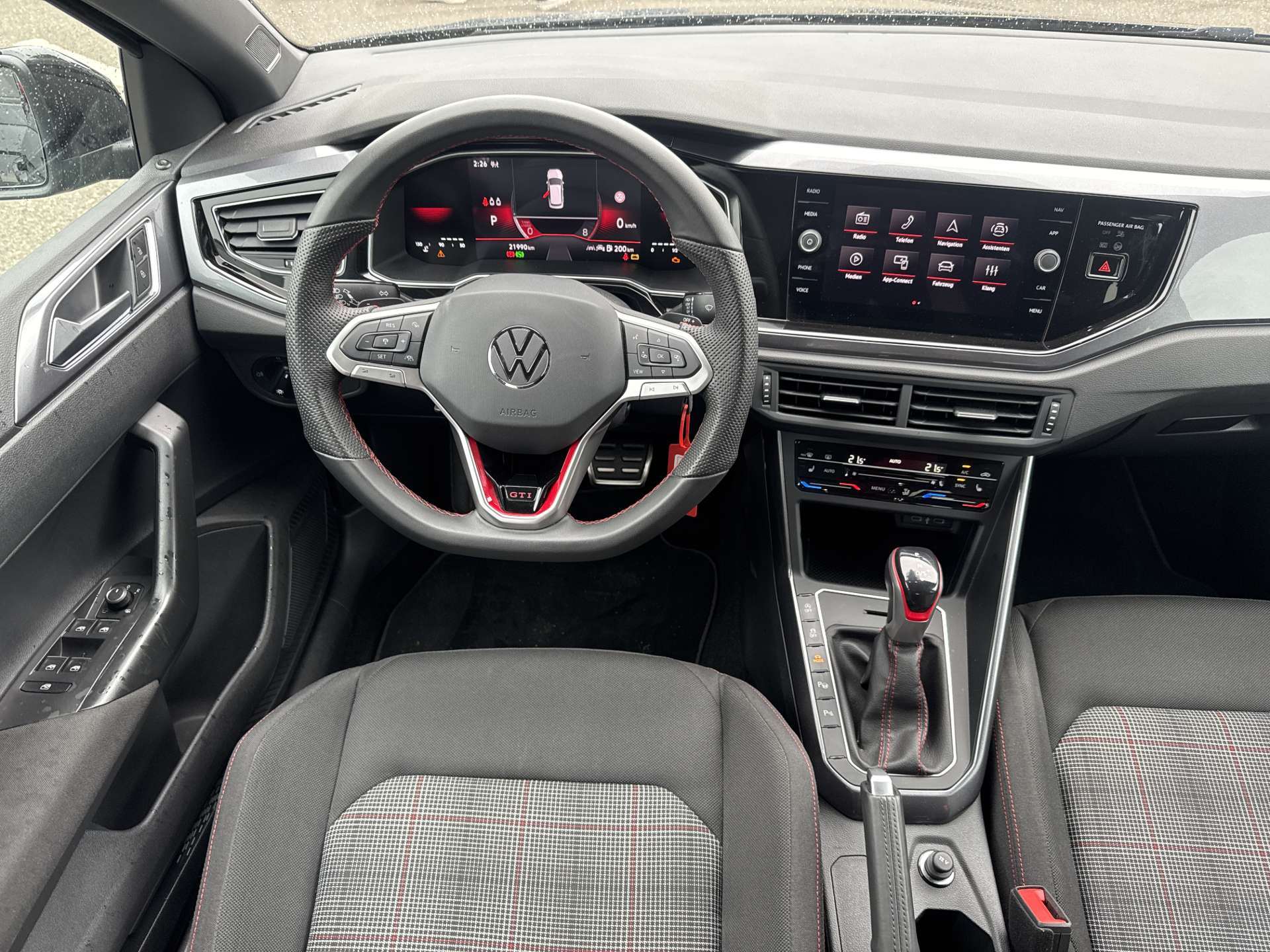 VW Polo 2.0 TSi GTi 207PS DSG-Automat-image-4