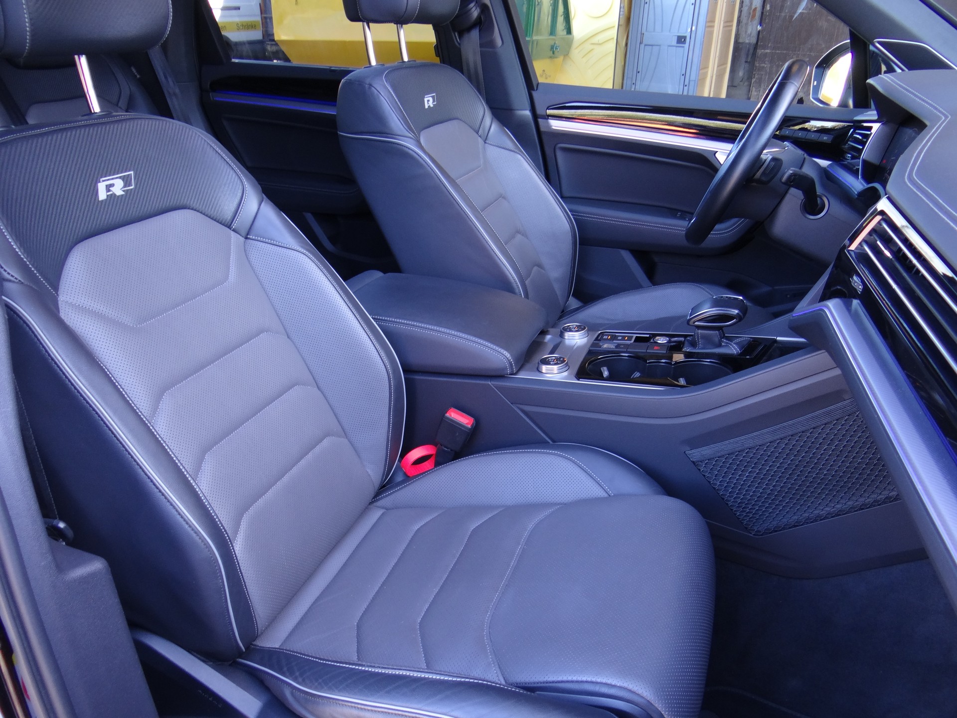 VW Touareg 3.0 TDI R Line Tiptronic-image-13