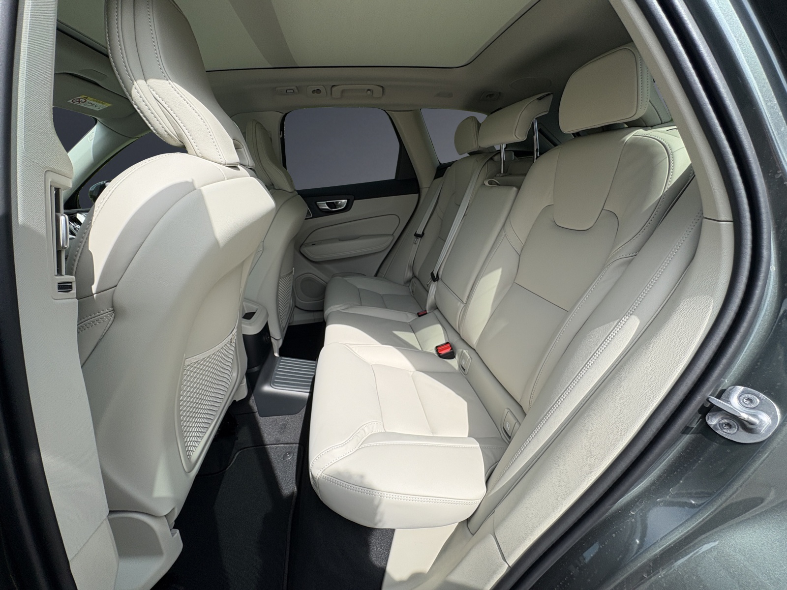 VOLVO XC60 T6 eAWD PluginHybrid Ultra Dark Geartronic-image-5