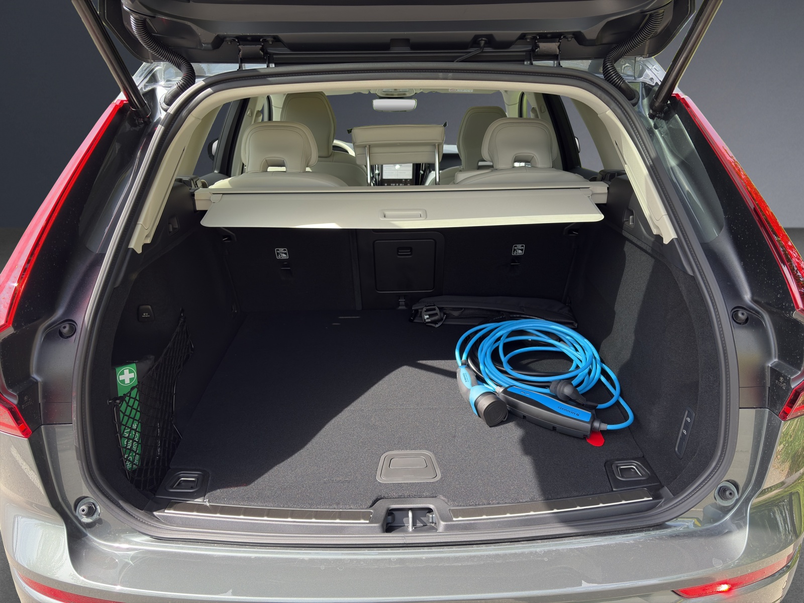 VOLVO XC60 T6 eAWD PluginHybrid Ultra Dark Geartronic-image-10