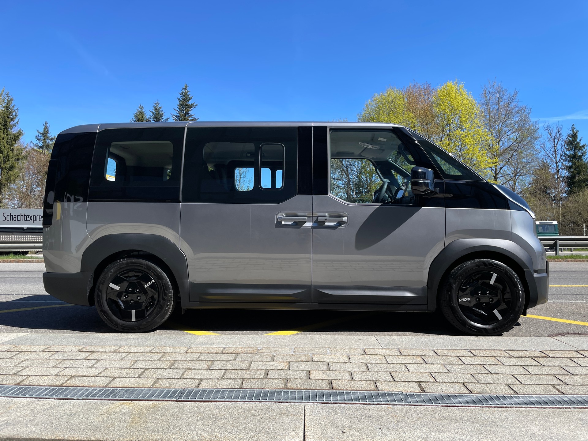 KIA PV5 71.2 kWh Plus-image-3