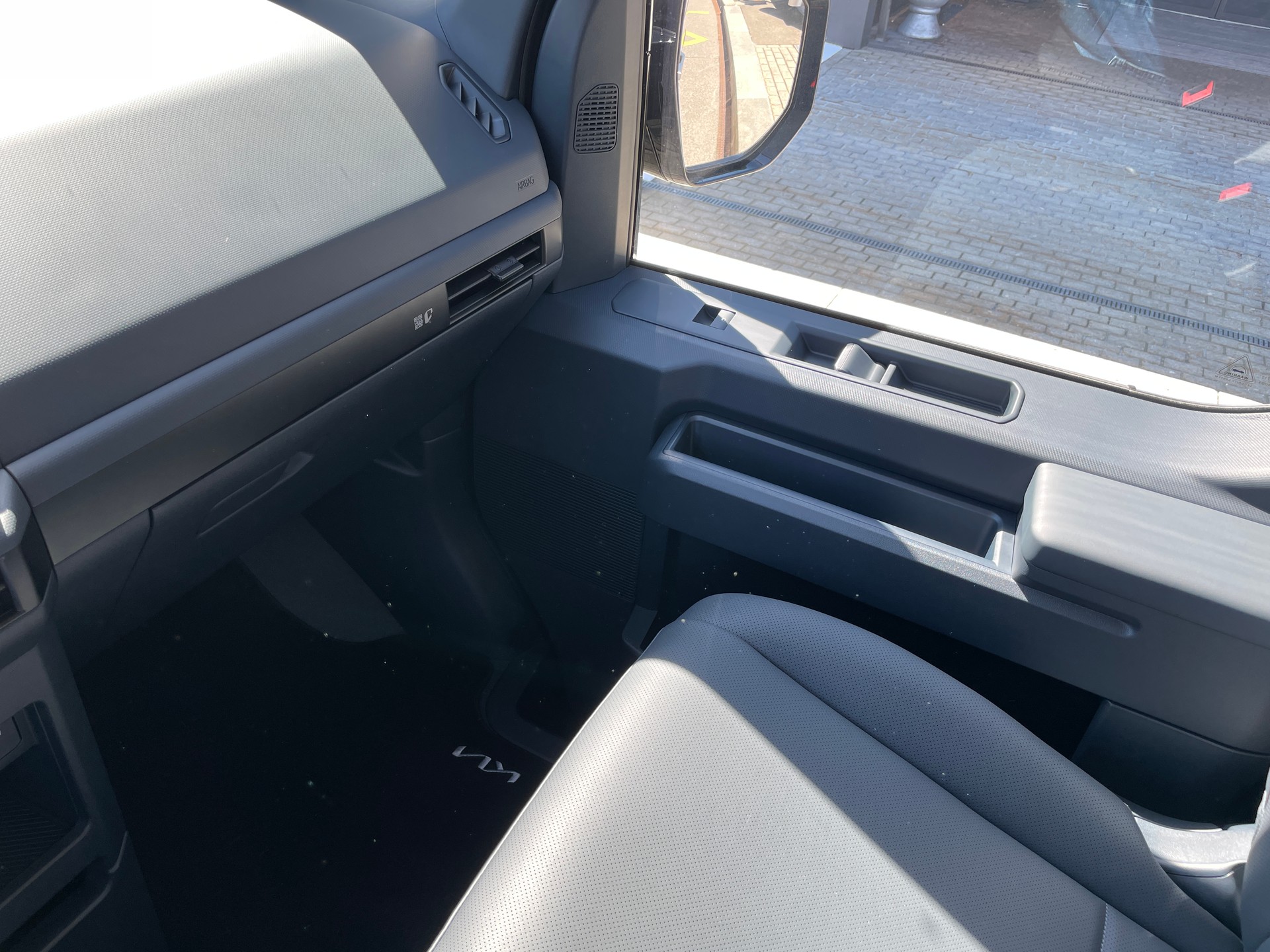 KIA PV5 71.2 kWh Plus-image-24