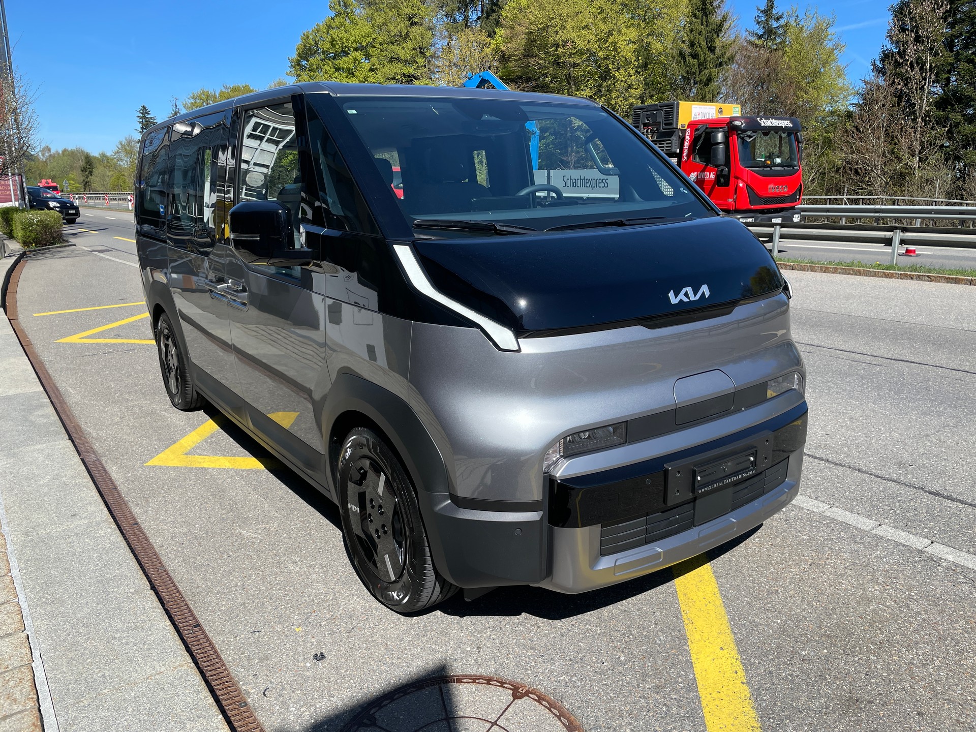 KIA PV5 71.2 kWh Plus-image-2