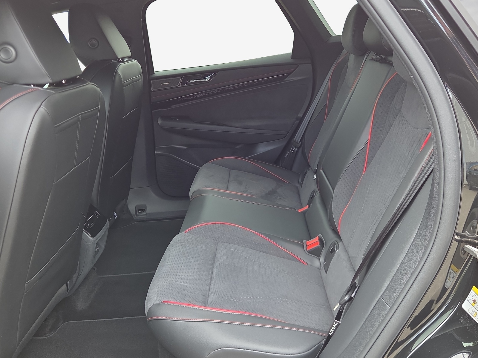 VW ID.7 Tourer GTX 86 kWh GTX United 4 Motion-image-12