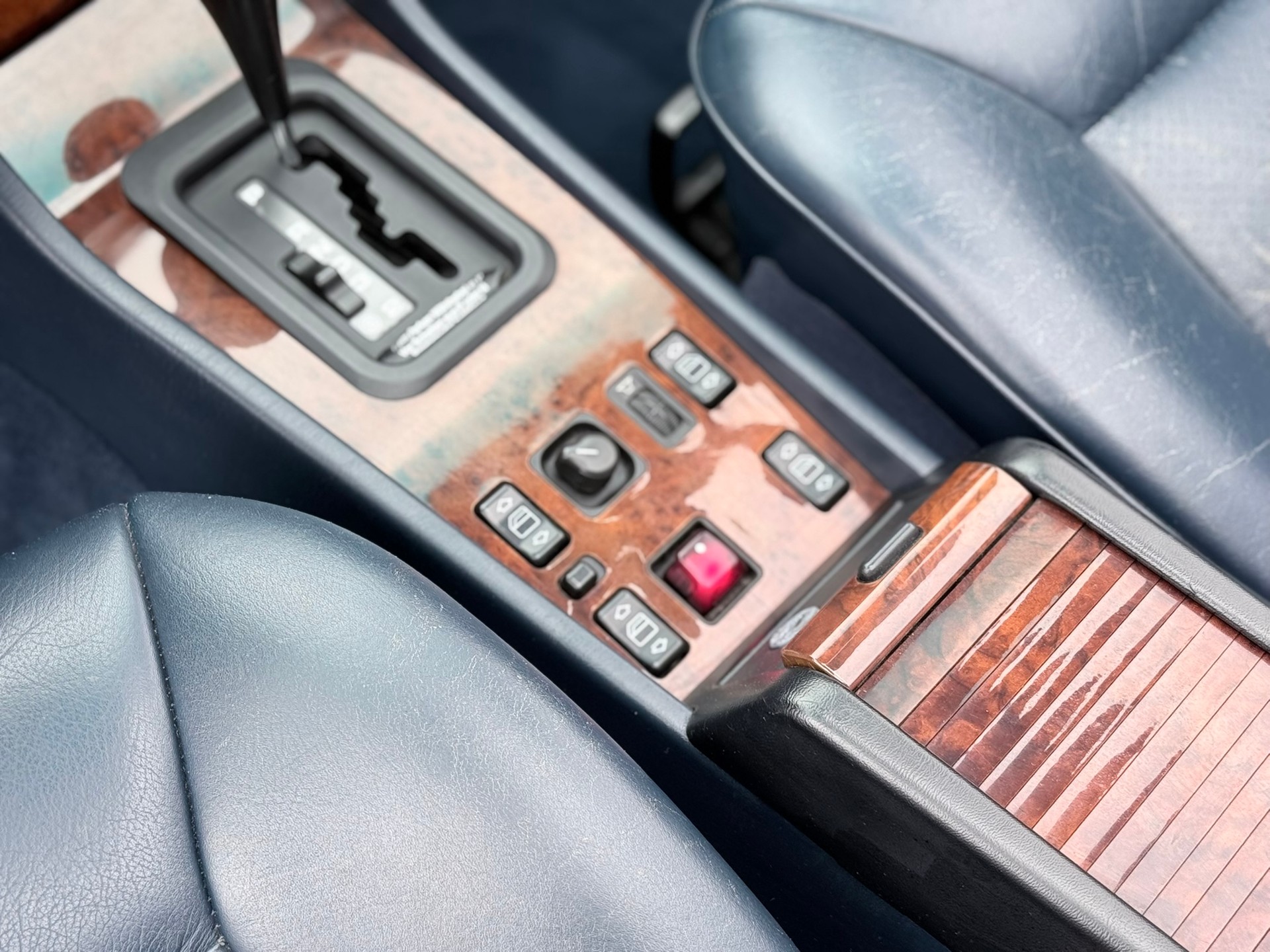 MERCEDES-BENZ 300 CE-24 Cabrio-image-14