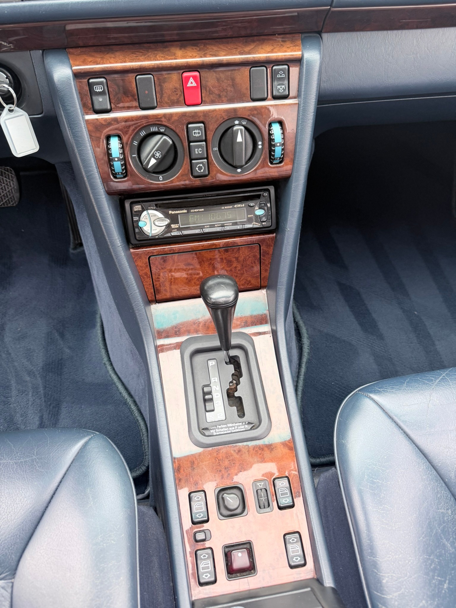 MERCEDES-BENZ 300 CE-24 Cabrio-image-16