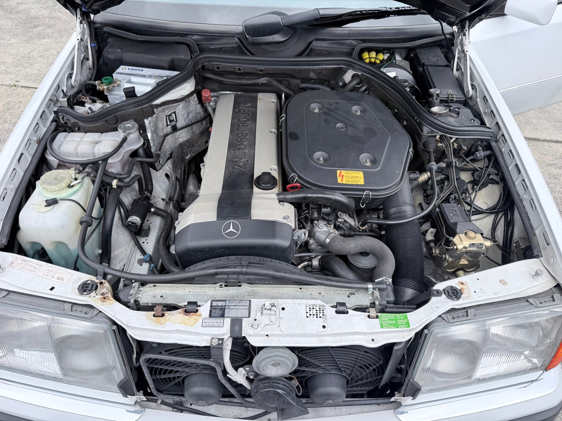 MERCEDES-BENZ 300 CE-24 Cabrio-image-18
