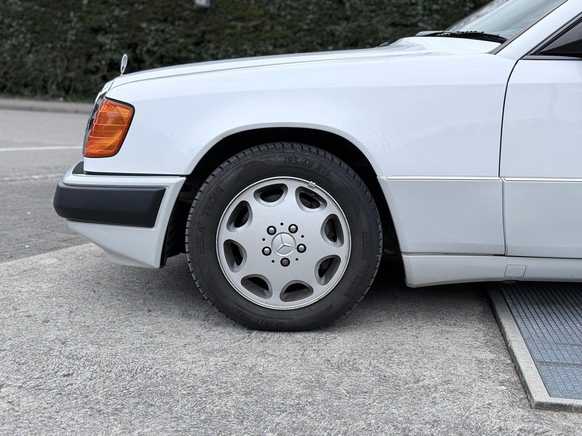 MERCEDES-BENZ 300 CE-24 Cabrio-image-5