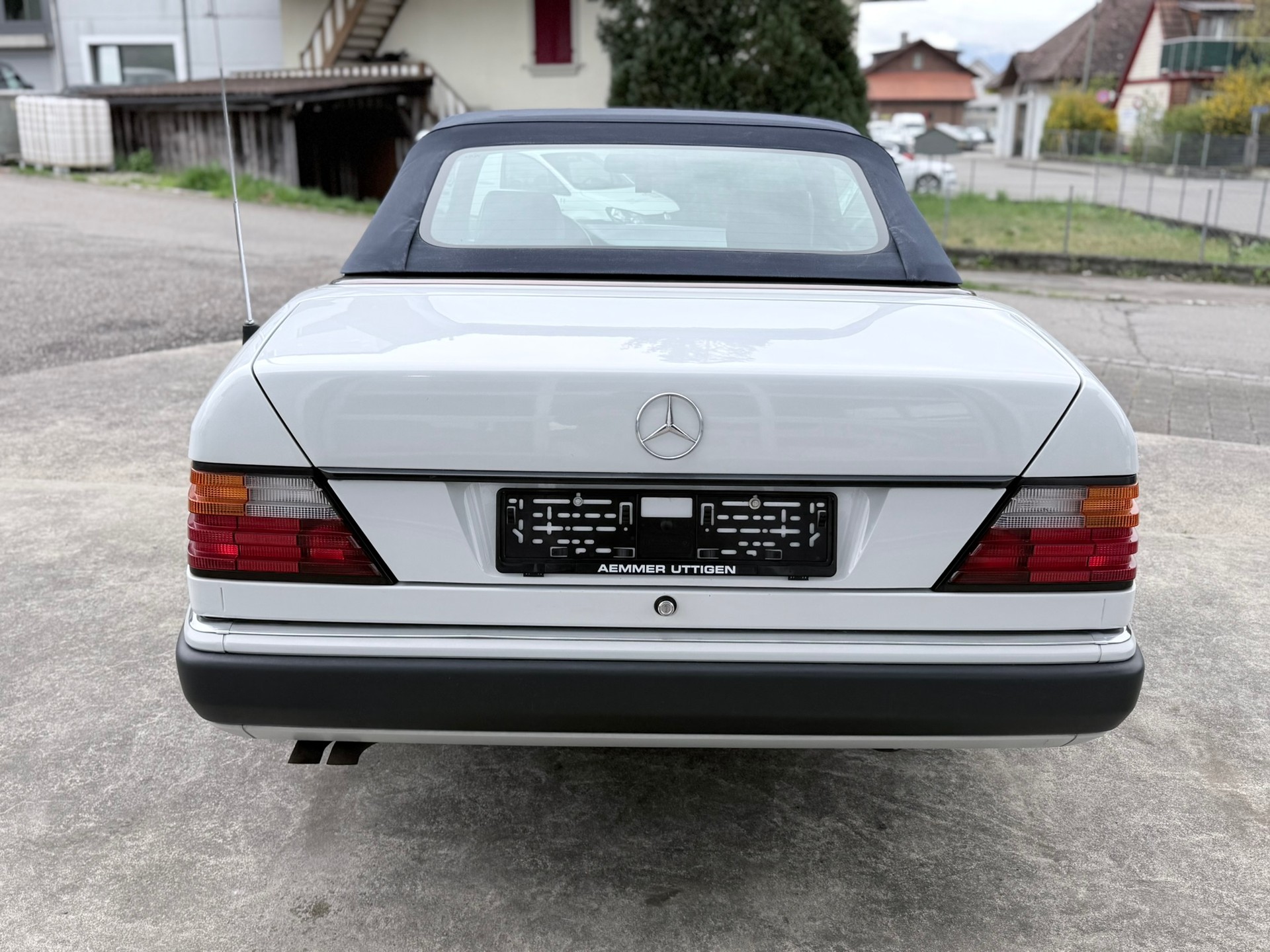 MERCEDES-BENZ 300 CE-24 Cabrio-image-8