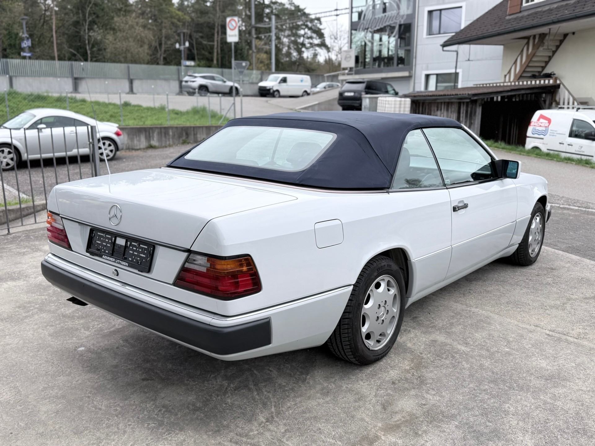 MERCEDES-BENZ 300 CE-24 Cabrio-image-7
