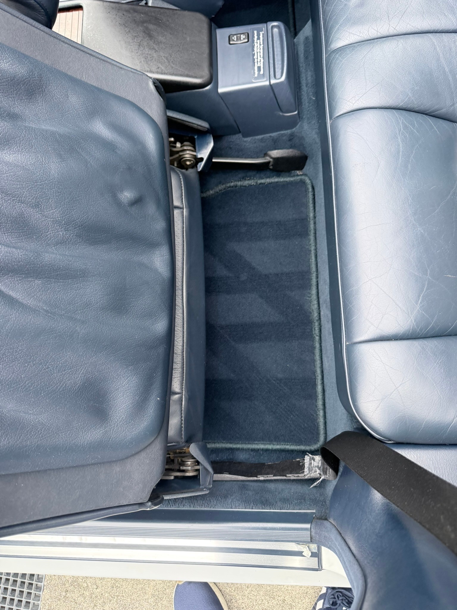 MERCEDES-BENZ 300 CE-24 Cabrio-image-19