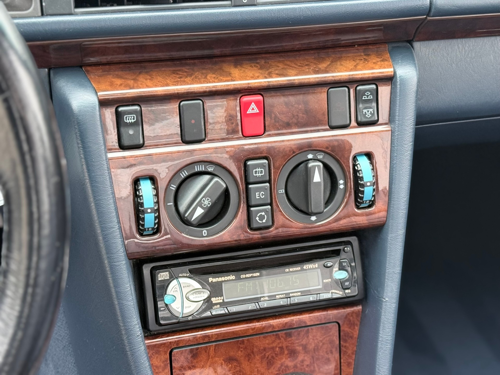 MERCEDES-BENZ 300 CE-24 Cabrio-image-15