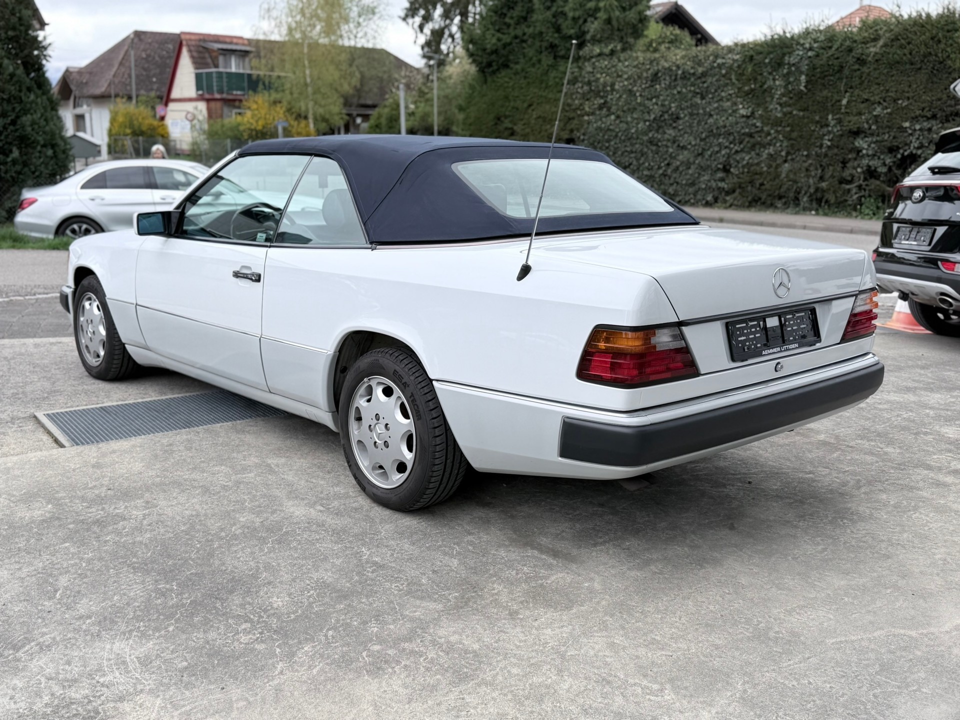 MERCEDES-BENZ 300 CE-24 Cabrio-image-9