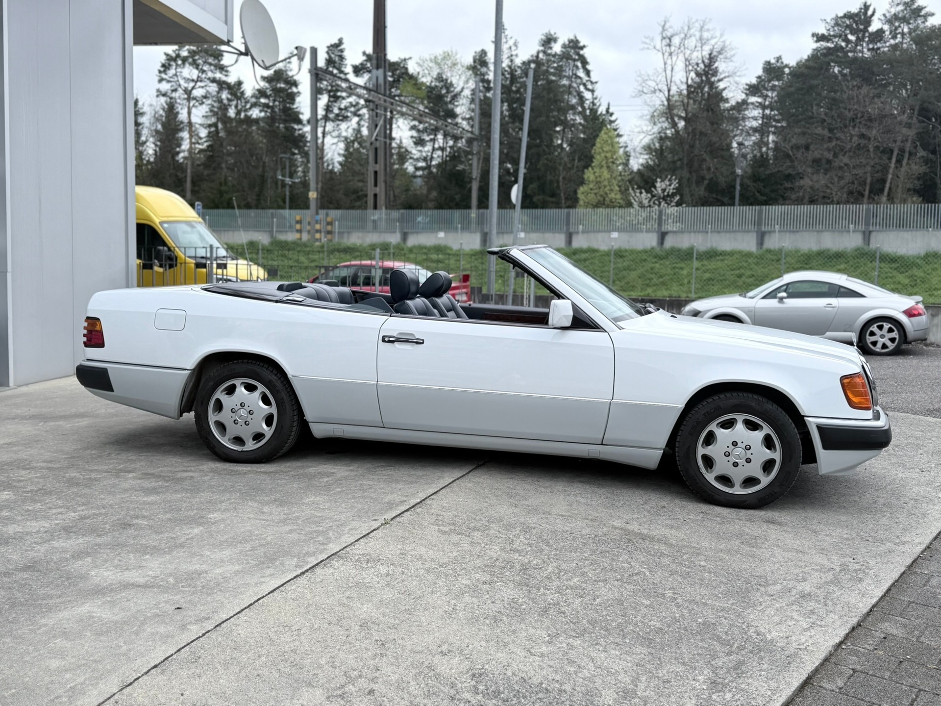 MERCEDES-BENZ 300 CE-24 Cabrio-image-3