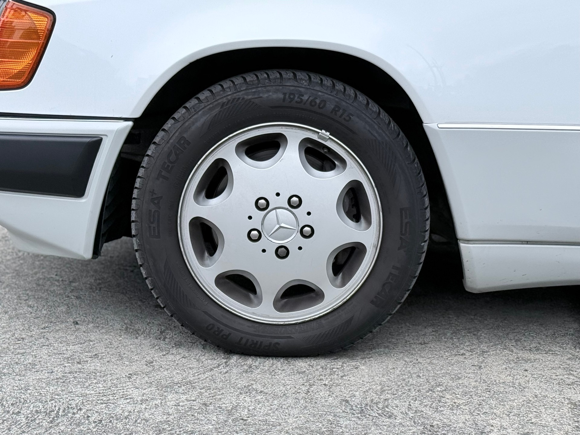 MERCEDES-BENZ 300 CE-24 Cabrio-image-6