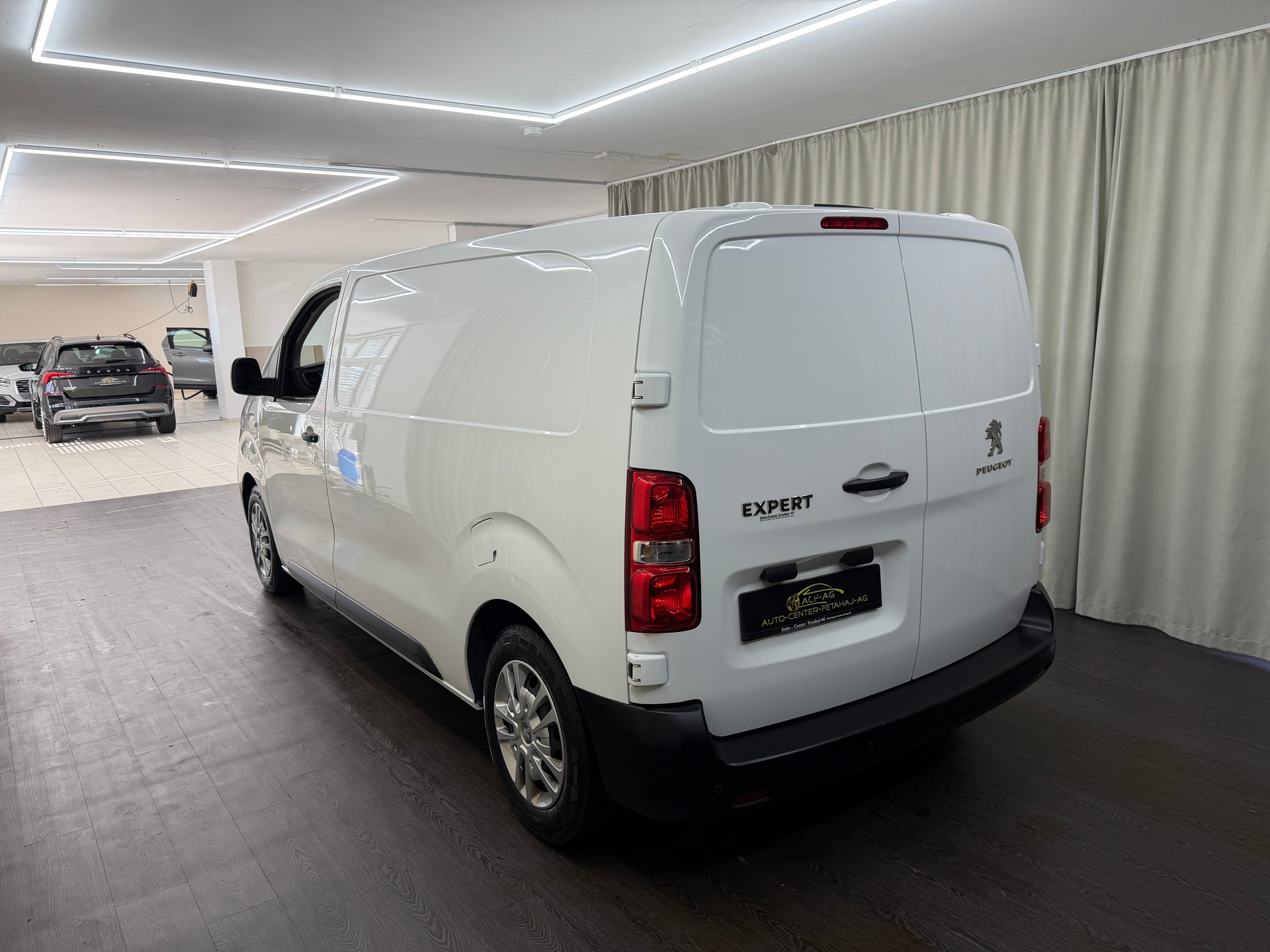 PEUGEOT Expert 1.5 BlueHDi 100 S&S Allure Standard-image-5