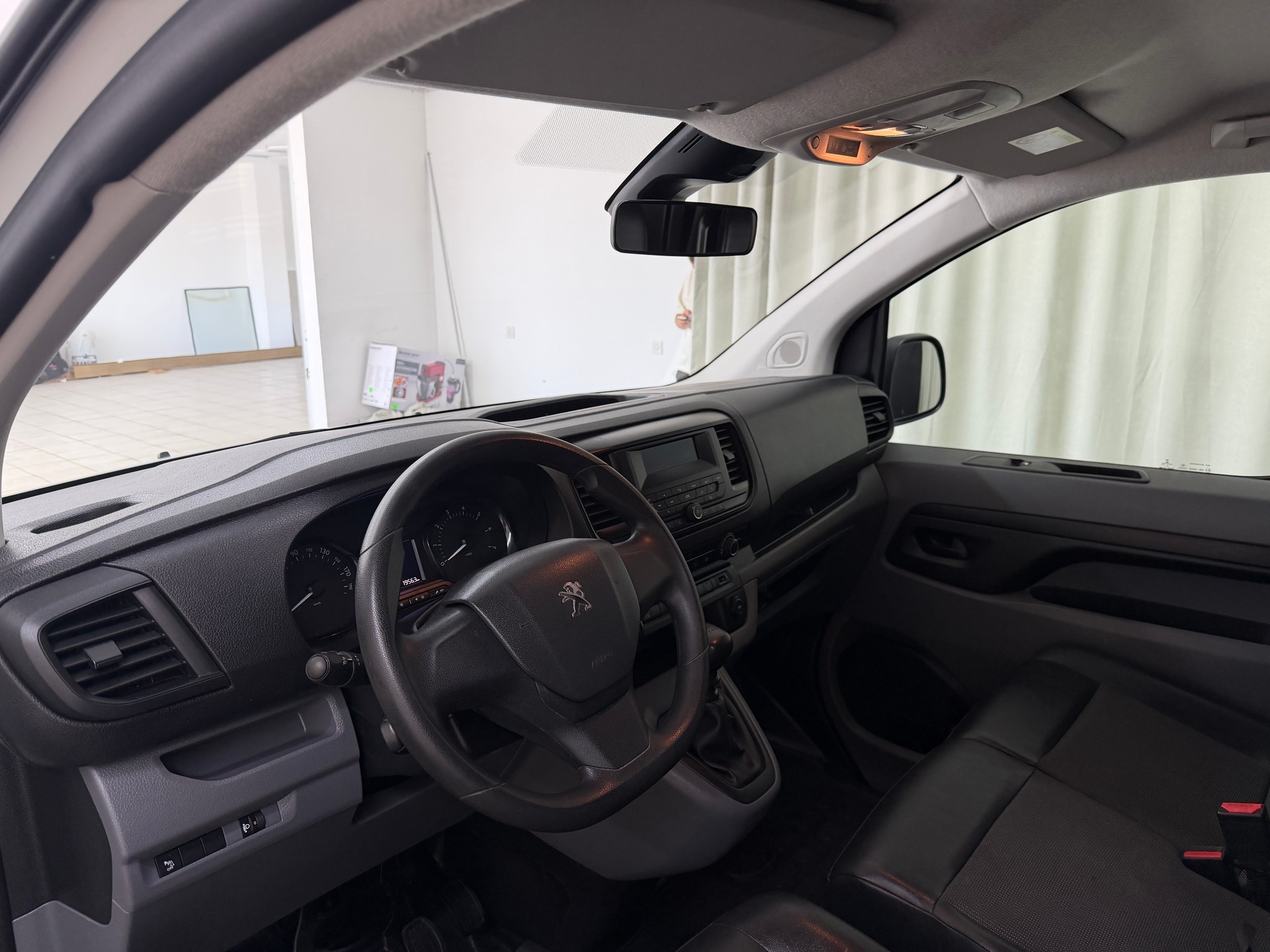 PEUGEOT Expert 1.5 BlueHDi 100 S&S Allure Standard-image-7