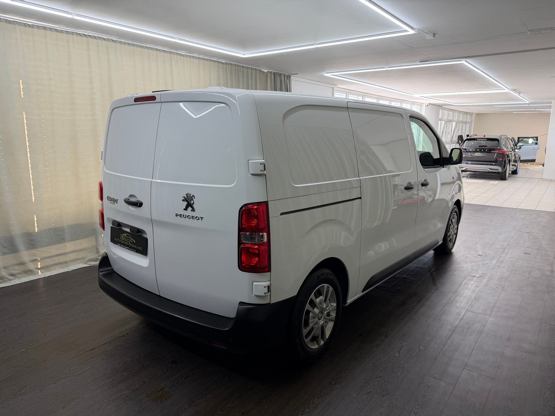 PEUGEOT Expert 1.5 BlueHDi 100 S&S Allure Standard-showroom-element-3