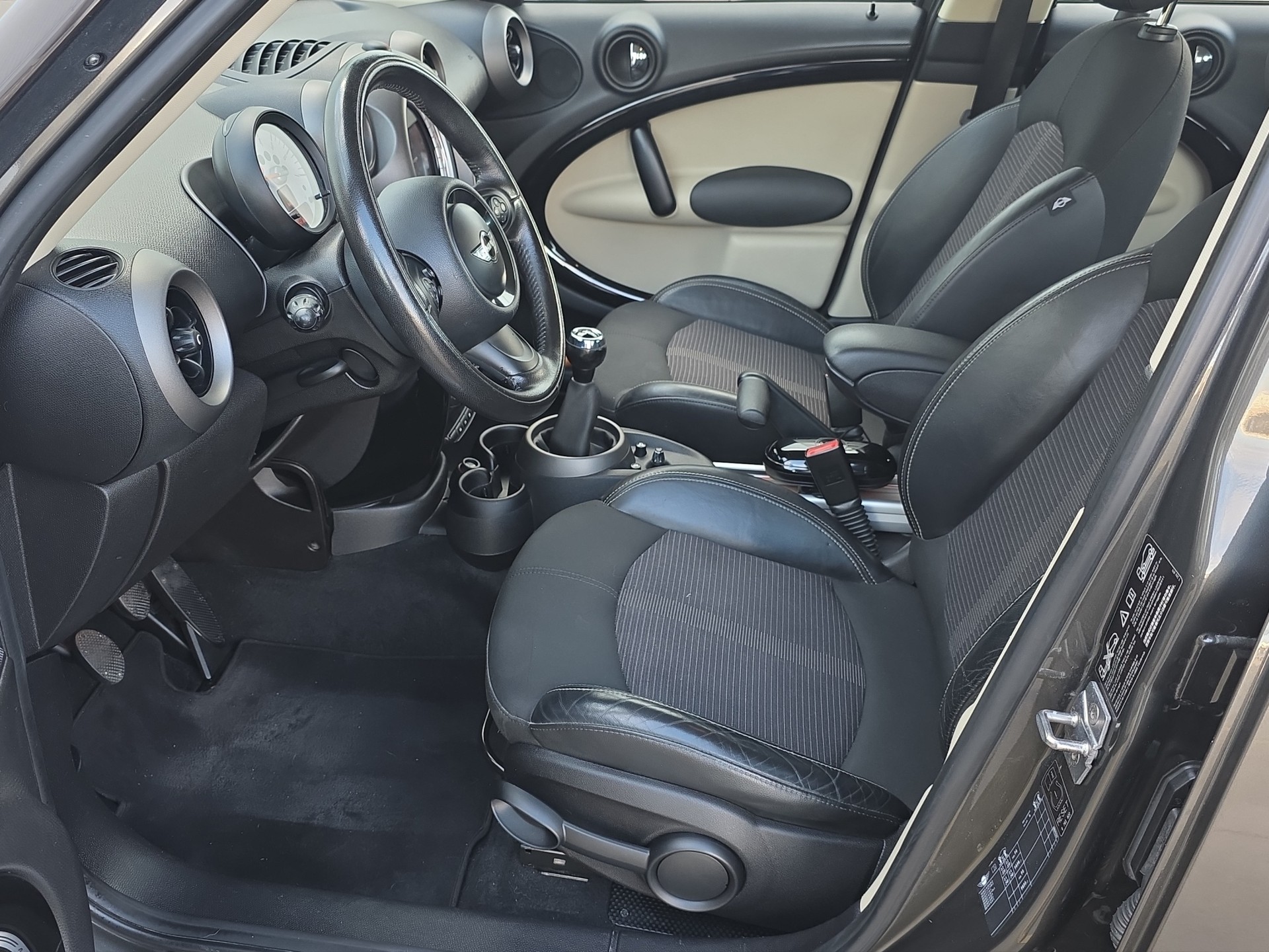 MINI Countryman Cooper D ALL4-image-8