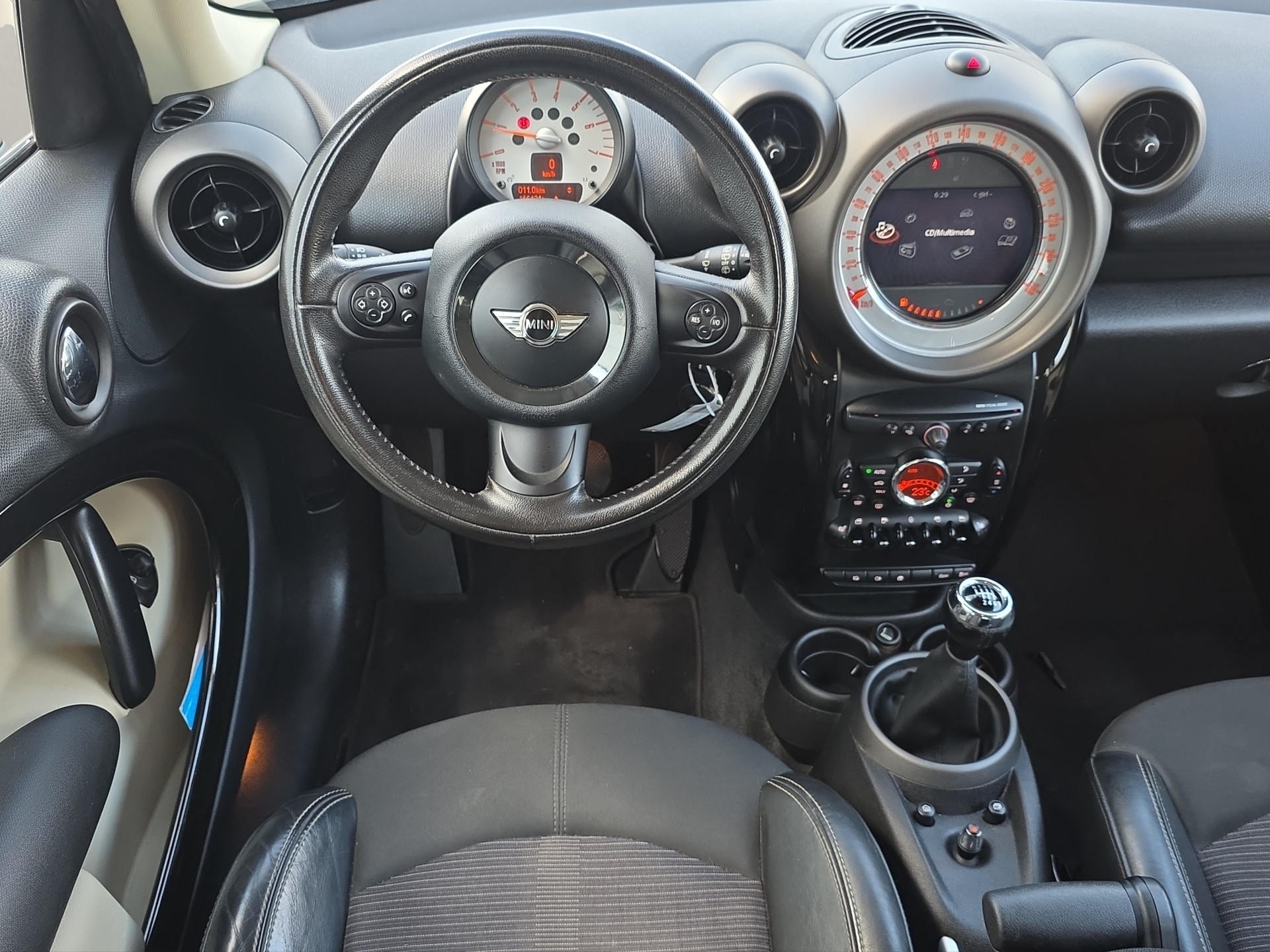 MINI Countryman Cooper D ALL4-image-10