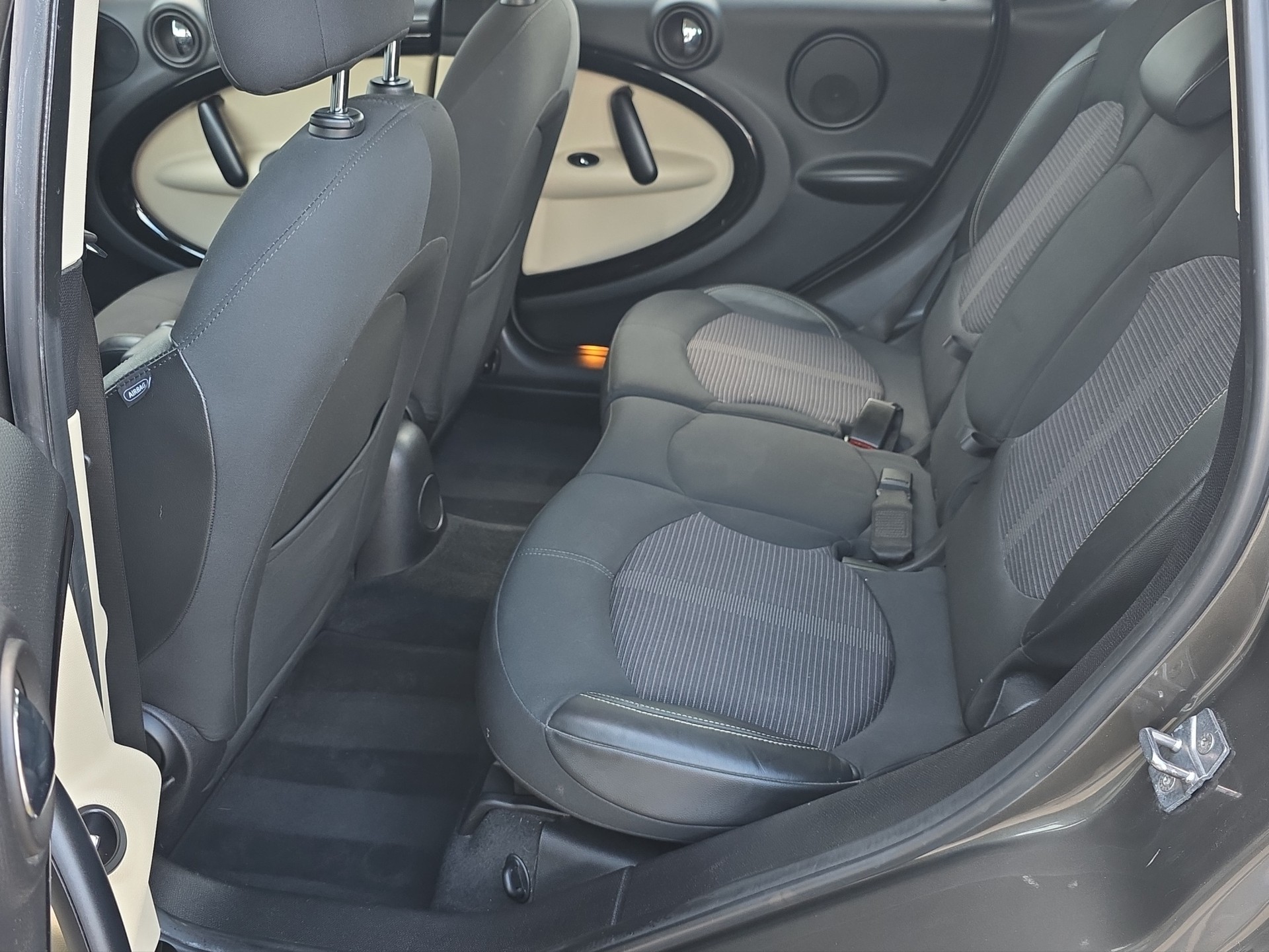 MINI Countryman Cooper D ALL4-image-9