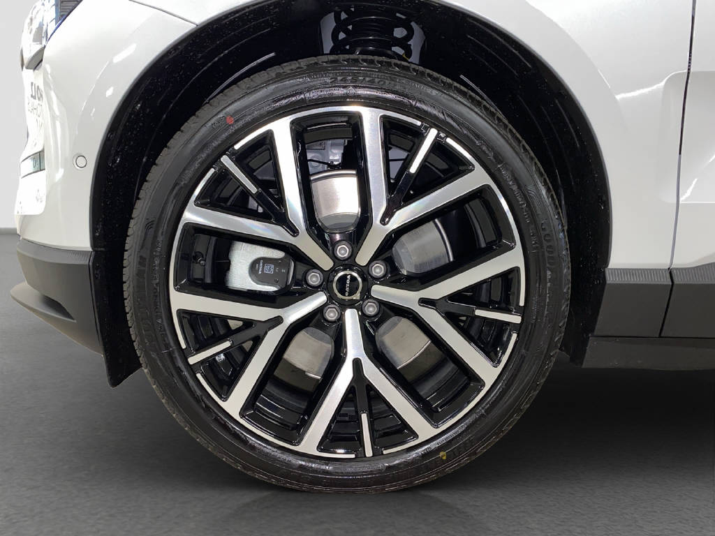 VOLVO EX 30 P8 Twin Ultra Performance AWD-image-16