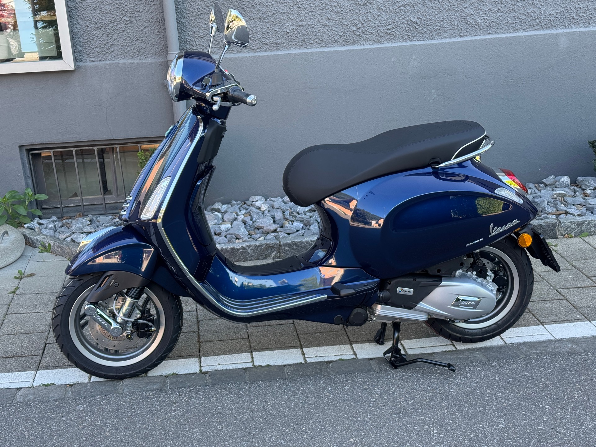 PIAGGIO Vespa 125 Primavera 2026 Keyless Go & LCD Display-showroom-element-1