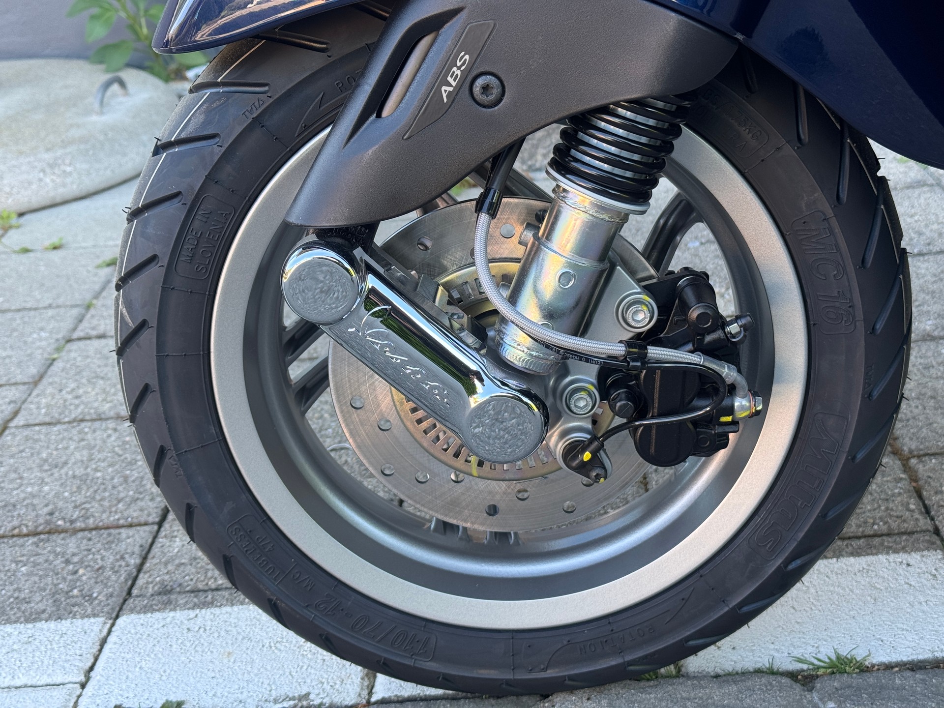 PIAGGIO Vespa 125 Primavera 2026 Keyless Go & LCD Display-showroom-element-2