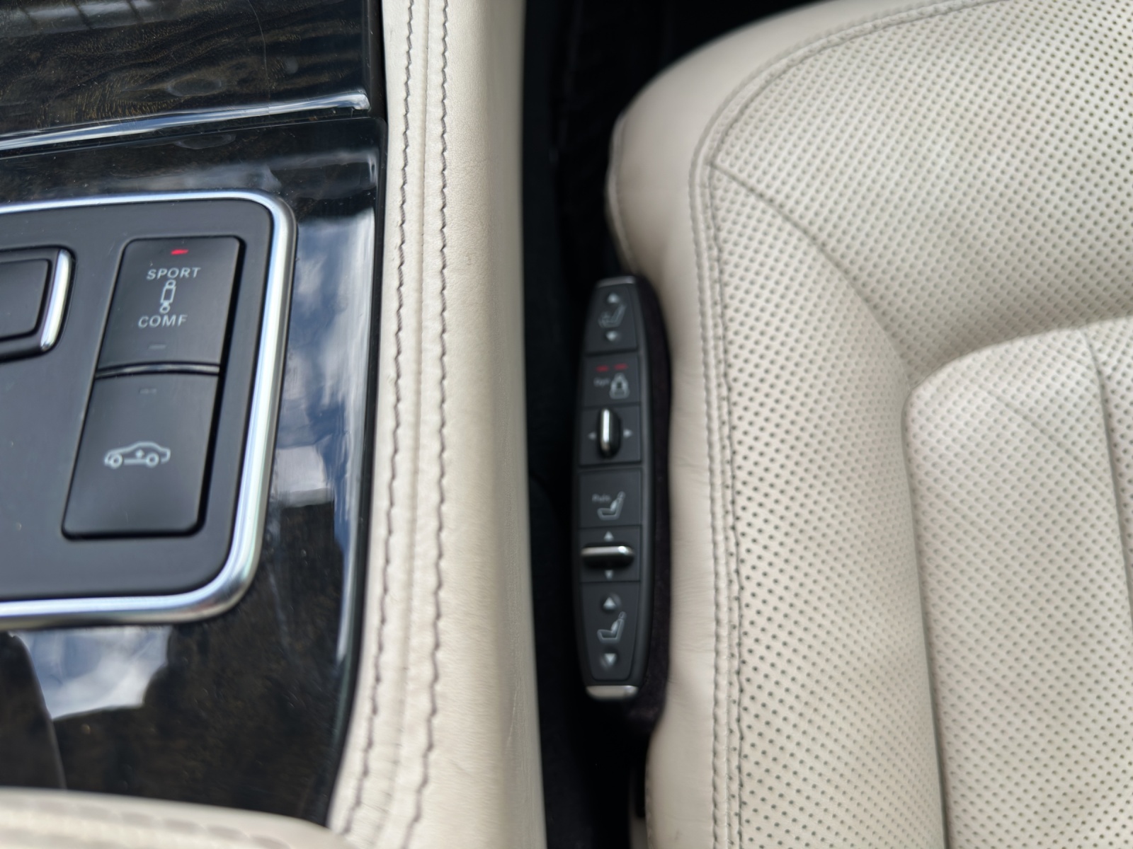 MERCEDES-BENZ CLS 500 4Matic 7G-Tronic-image-21