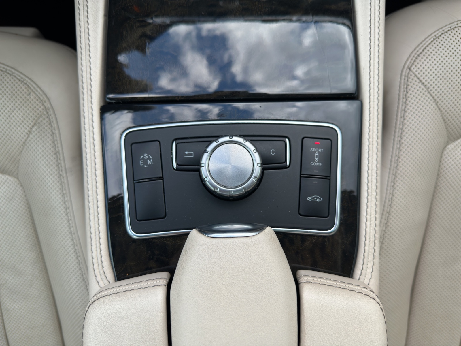 MERCEDES-BENZ CLS 500 4Matic 7G-Tronic-image-22
