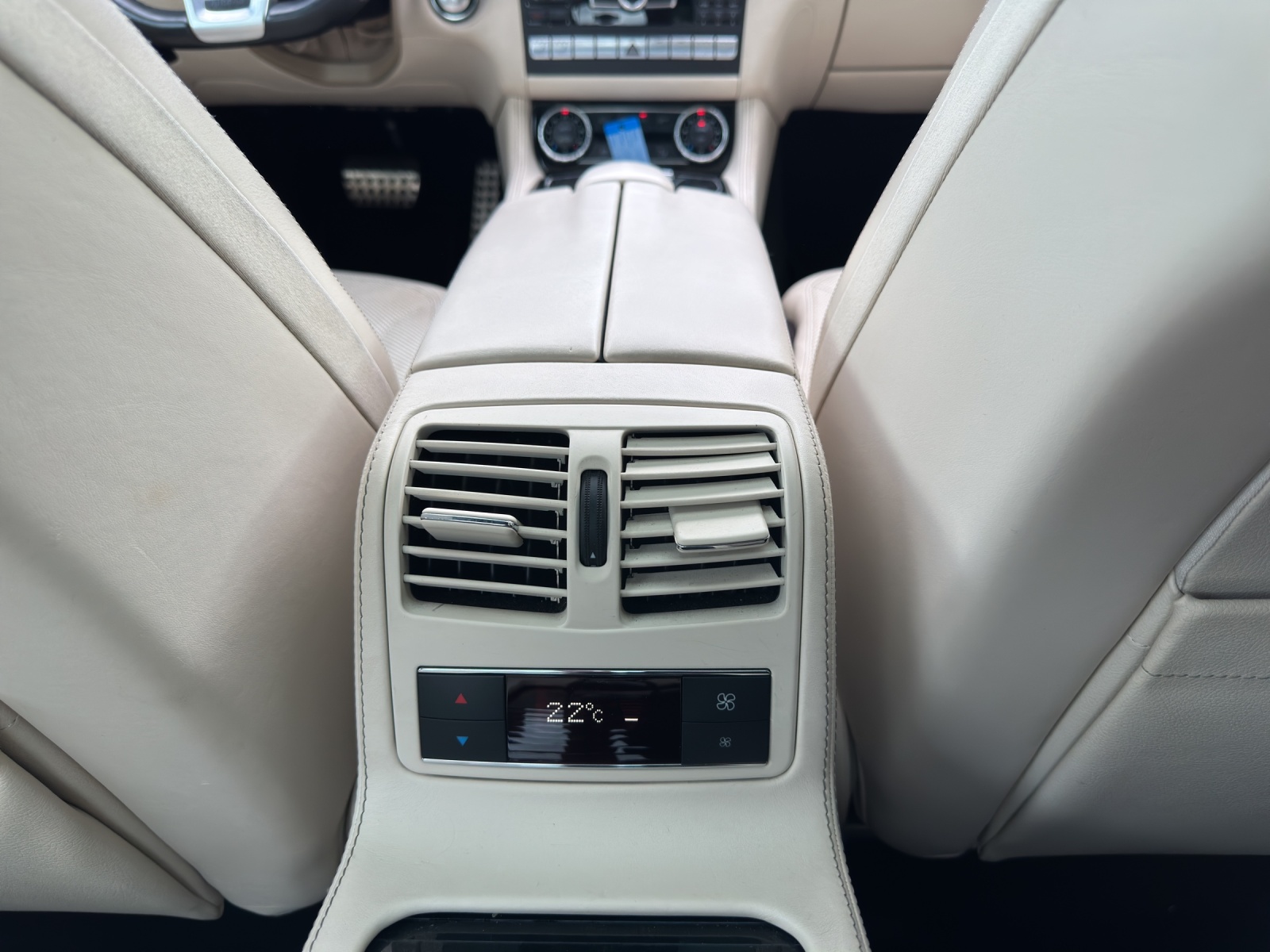 MERCEDES-BENZ CLS 500 4Matic 7G-Tronic-image-17