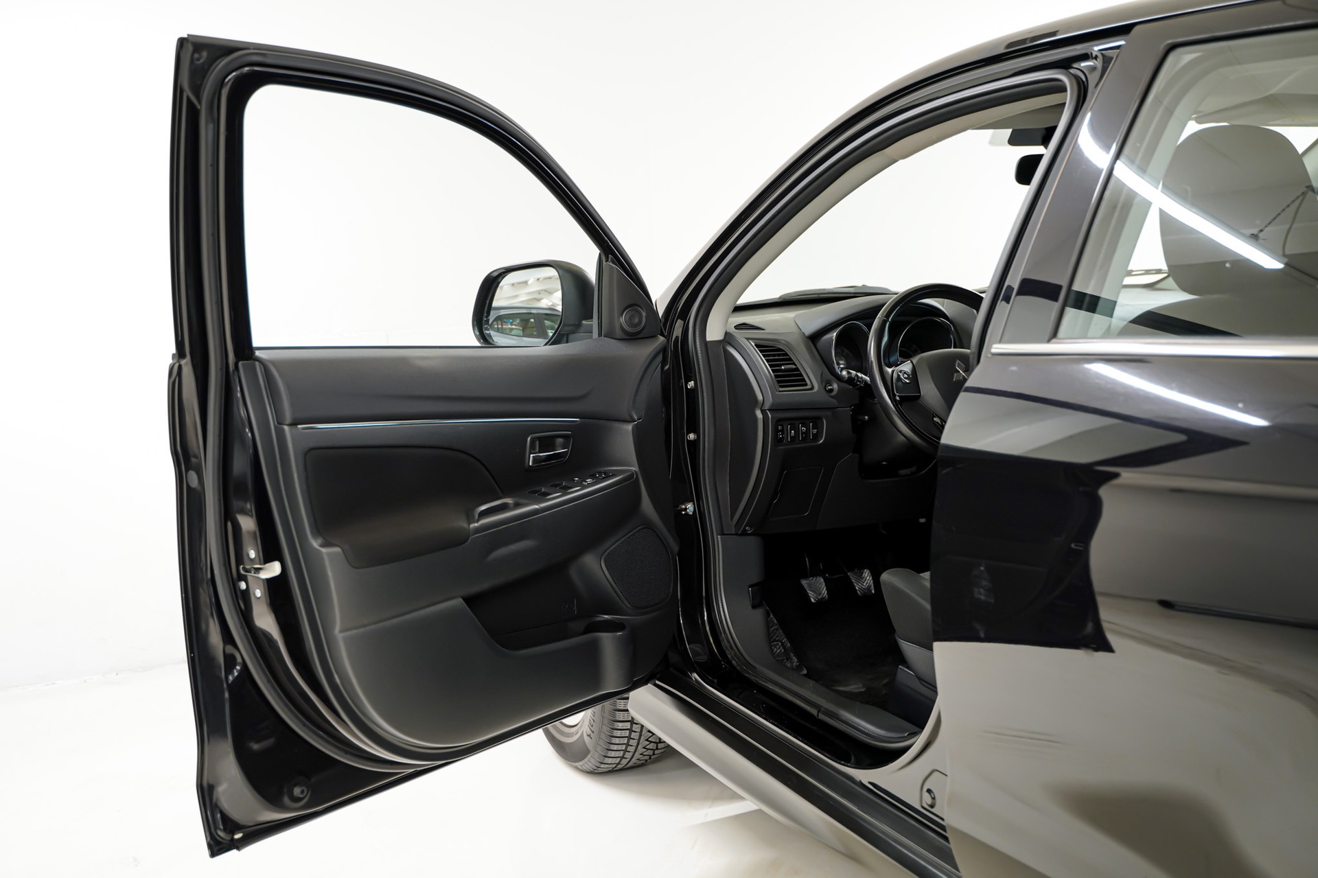 MITSUBISHI ASX 1.6 DID Pure 4WD-image-7