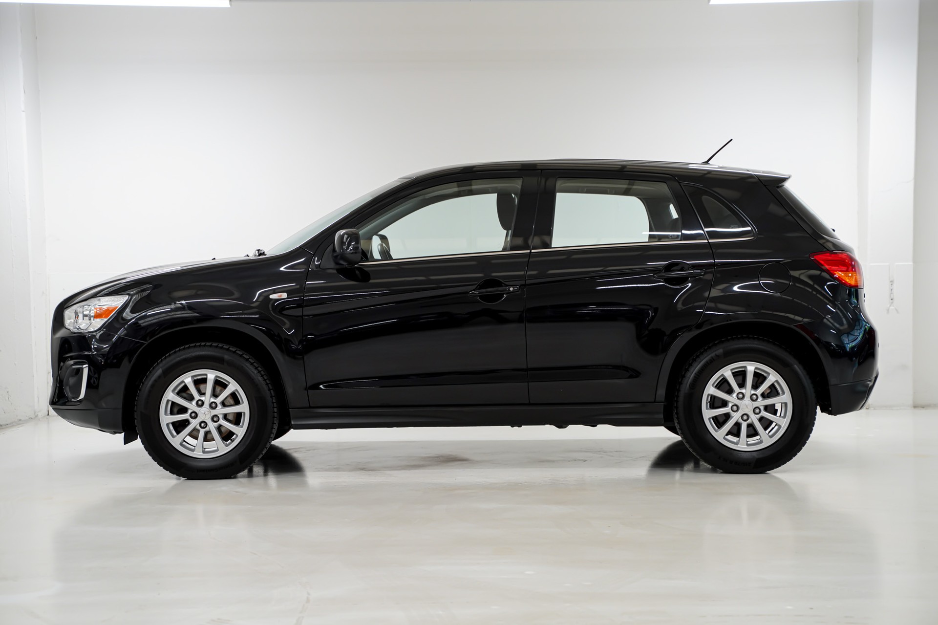 MITSUBISHI ASX 1.6 DID Pure 4WD-showroom-element-3