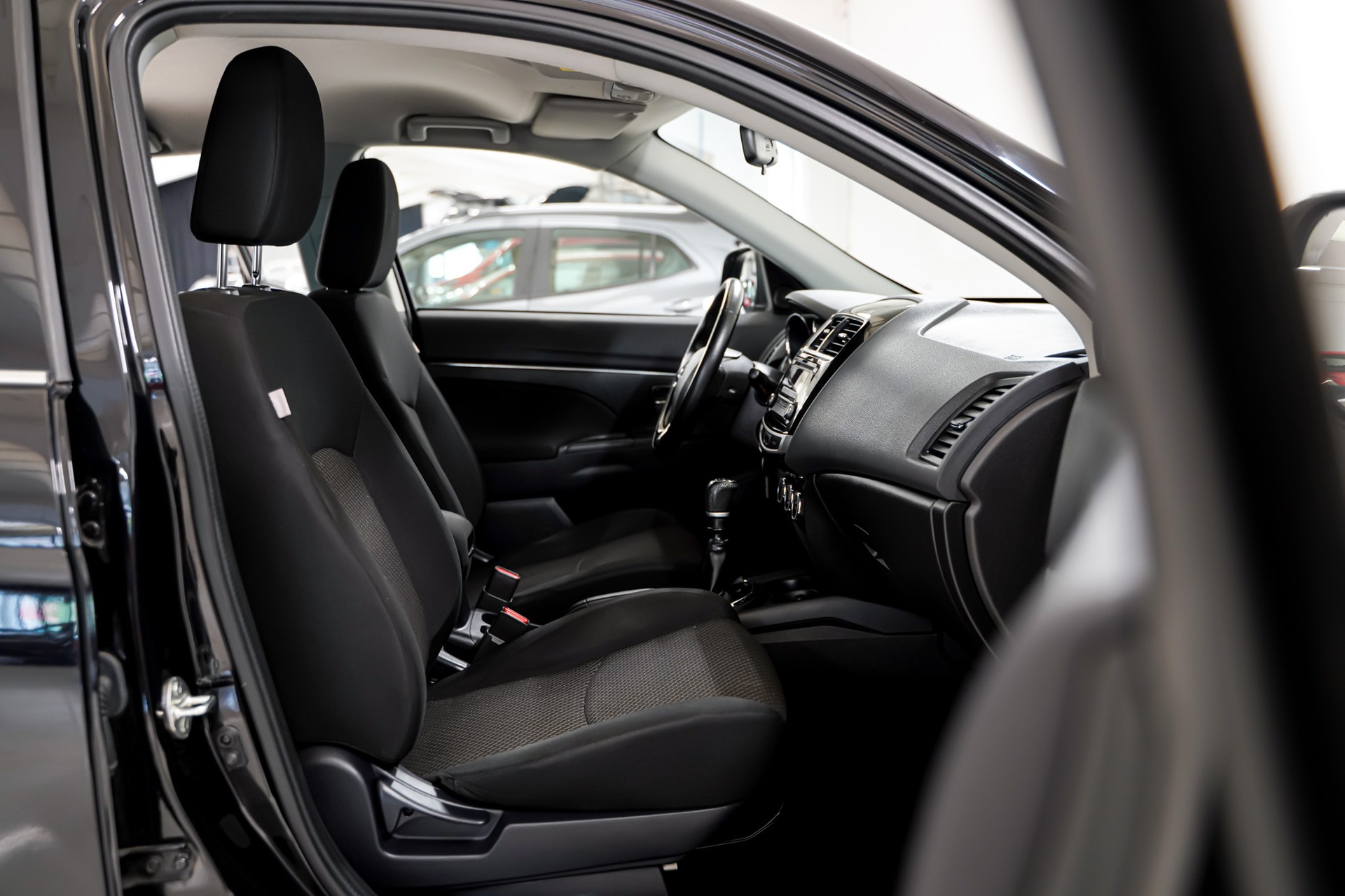 MITSUBISHI ASX 1.6 DID Pure 4WD-image-14