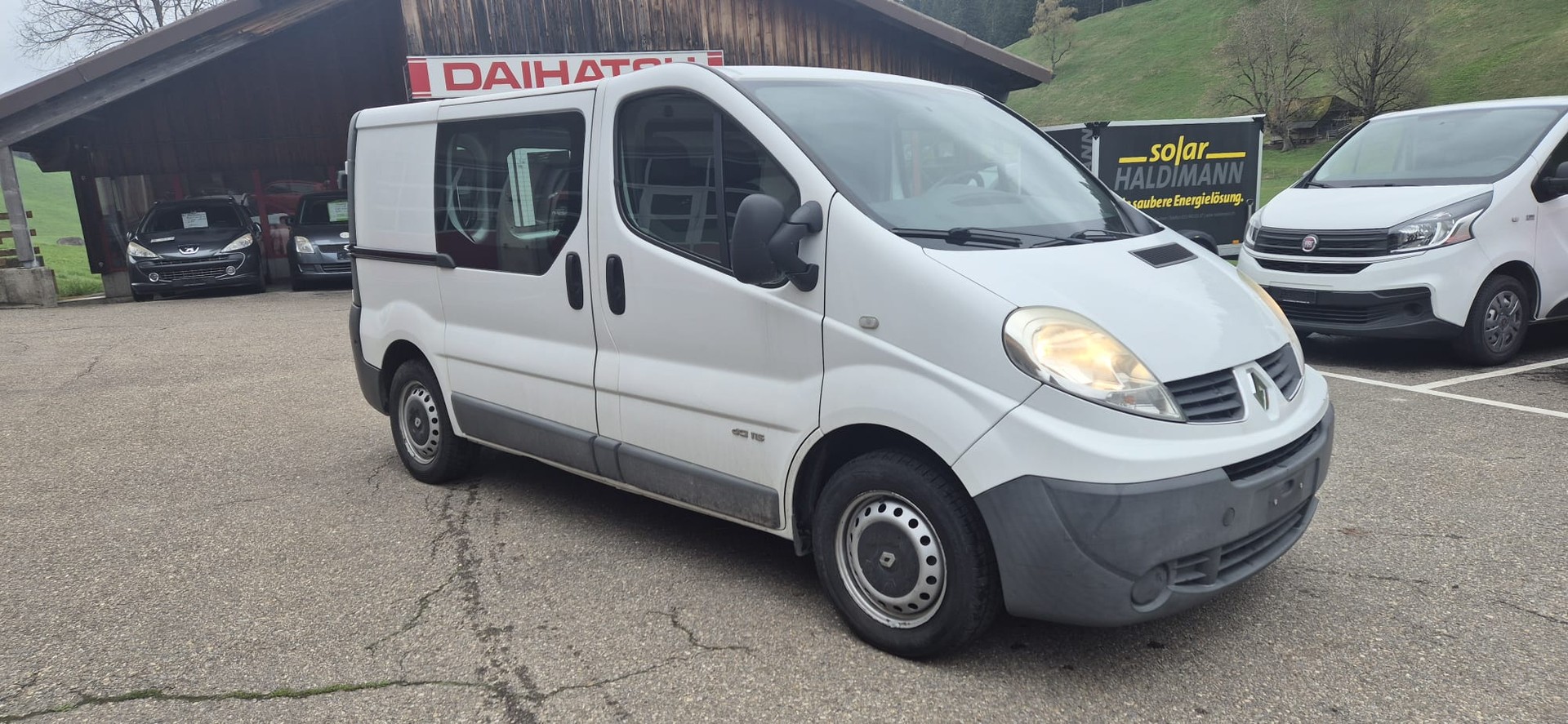 RENAULT Trafic 2.0 dCi 115 2.9t L1H1-image-1