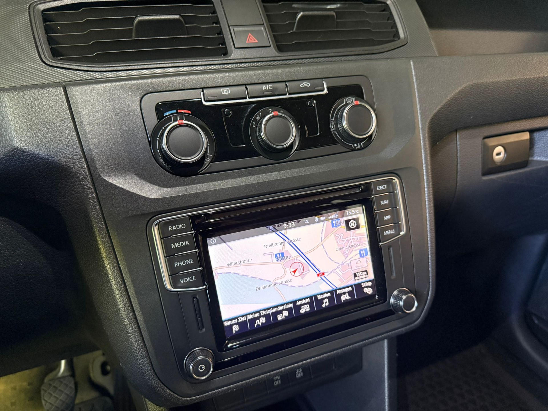 VW Caddy 2.0TDI BlueMotion Technology-image-12